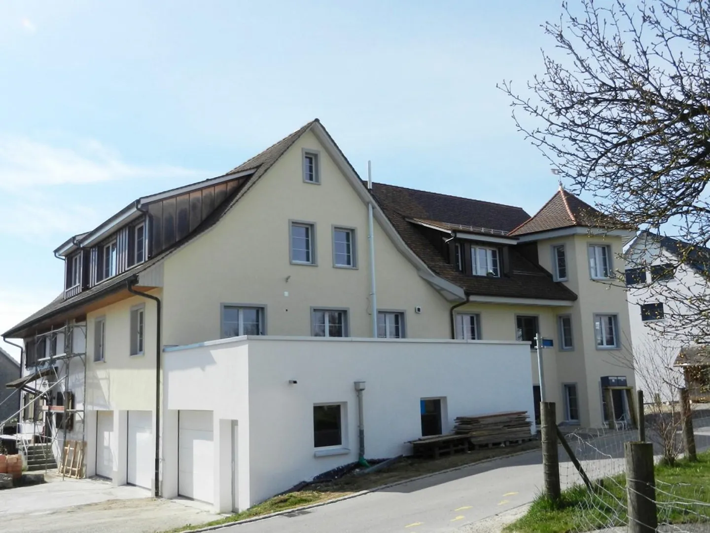 Moderne Wohnung mit Terrasse in Stetten SH - Foto 1 von 9