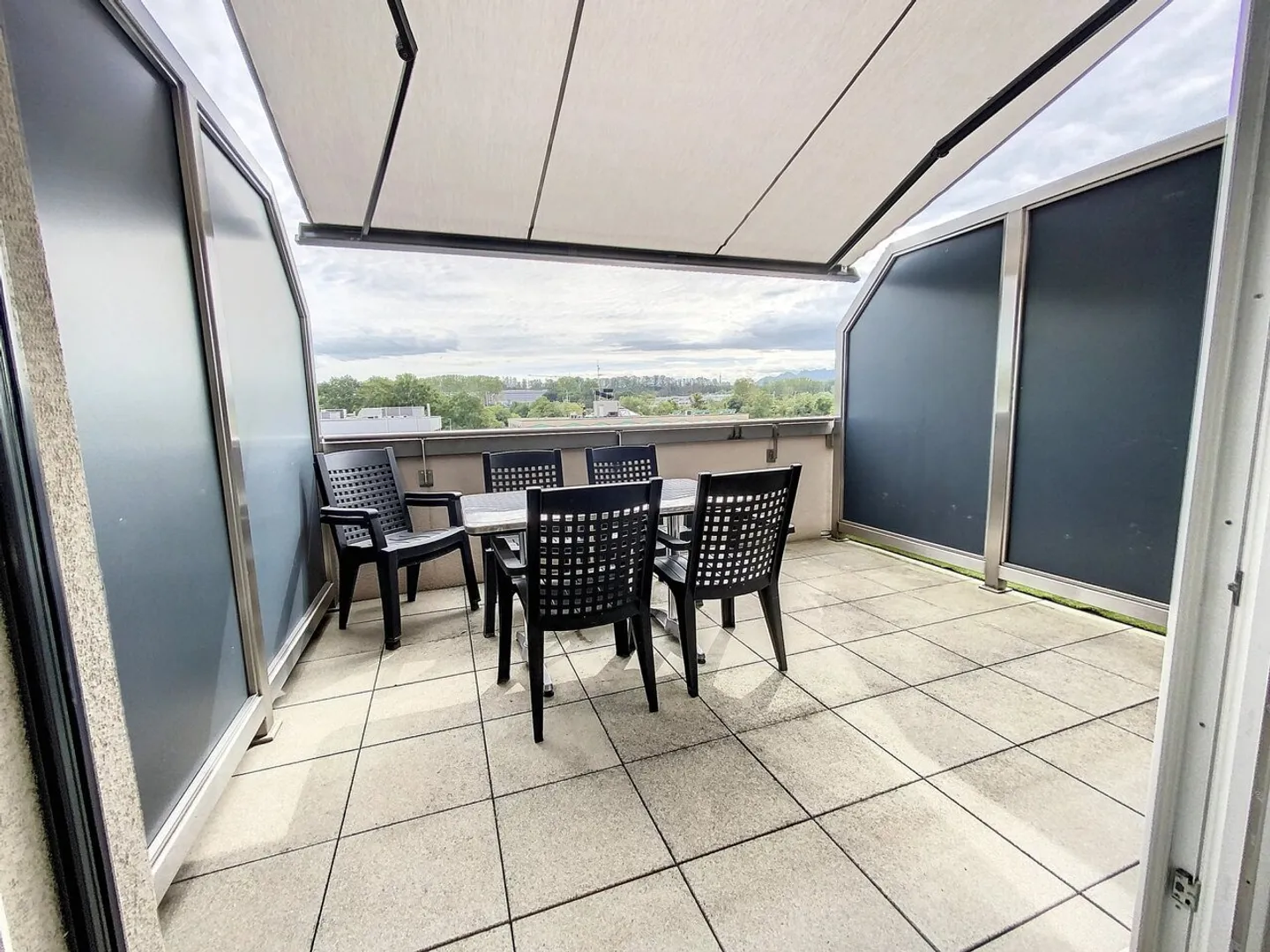 Appartement de luxe en attique - Photo 2 sur 9