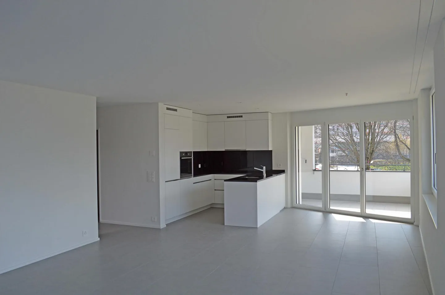 grande appartamento con architettura moderna - Foto 3 di 5