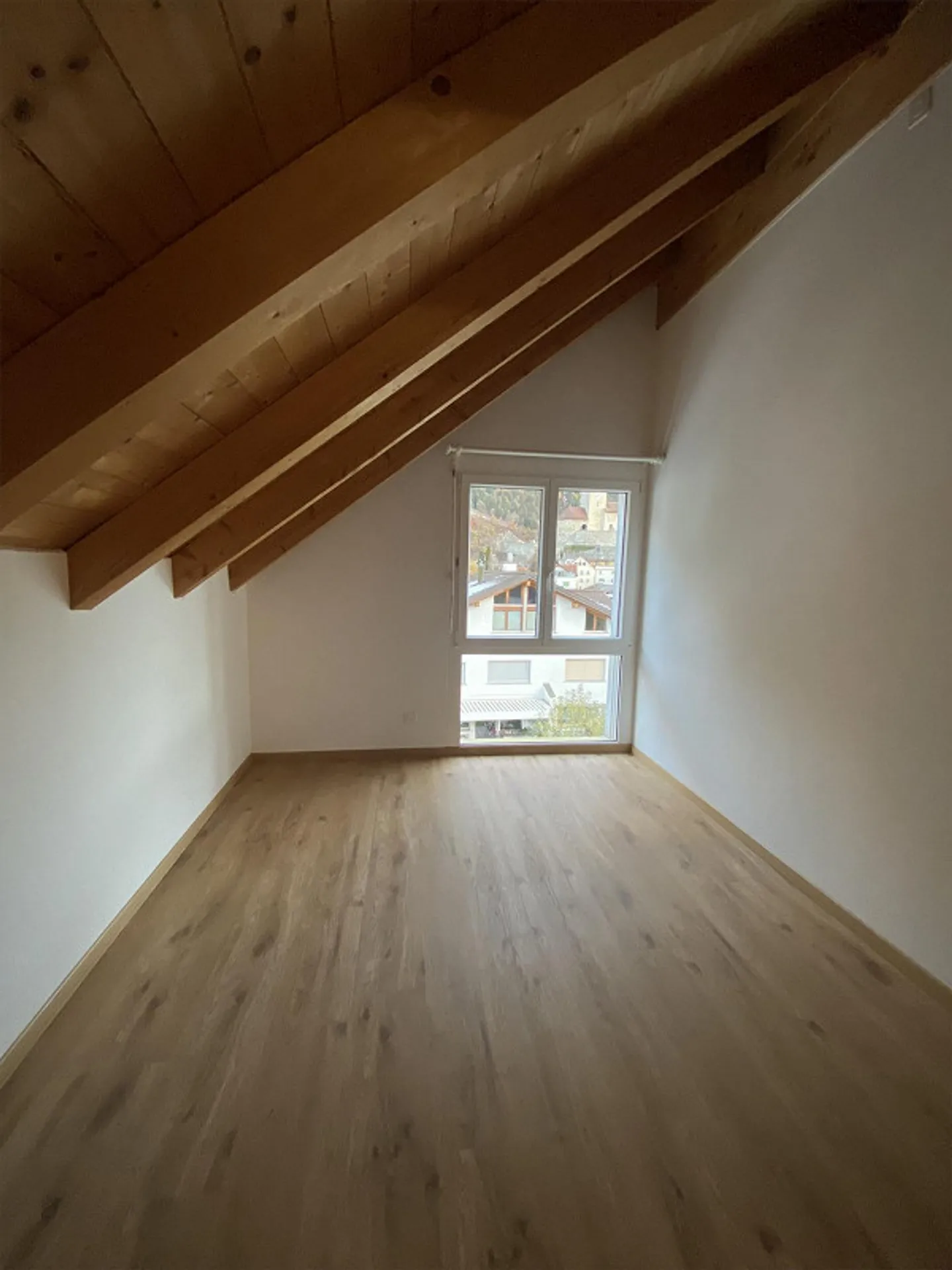 Appartamento mansardato di 4,5 stanze soleggiato - Foto 3 di 8