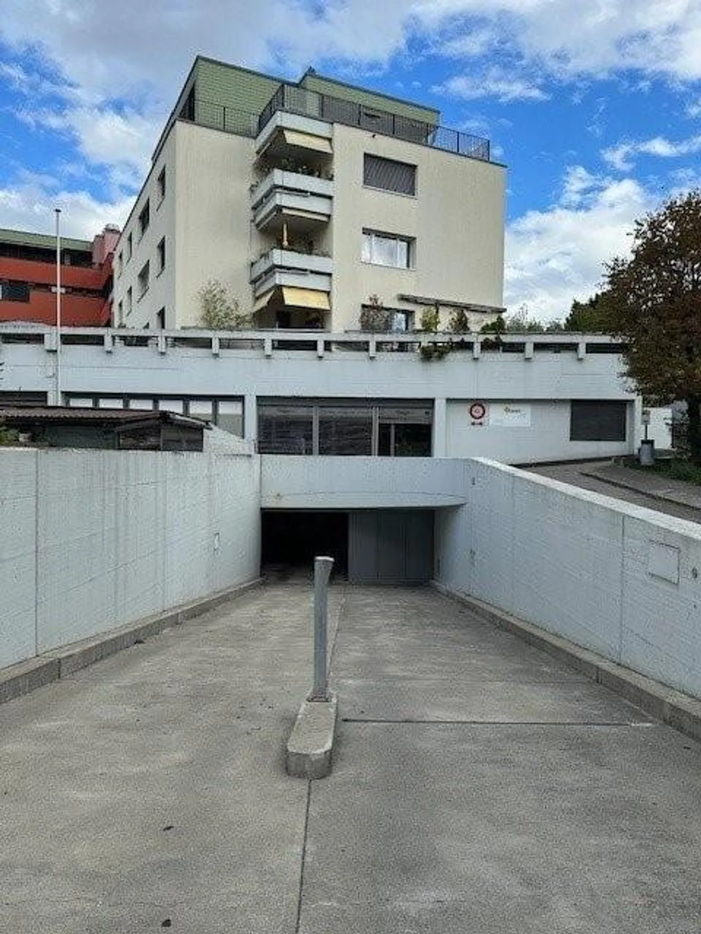 Parking spaces in Birsfelden for rent! - Photo 2 of 2