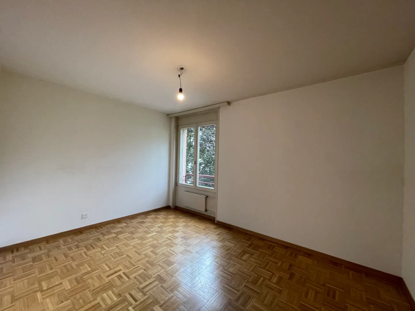 Edificio in una zona tranquilla e verdeggiante - Foto 3 di 6