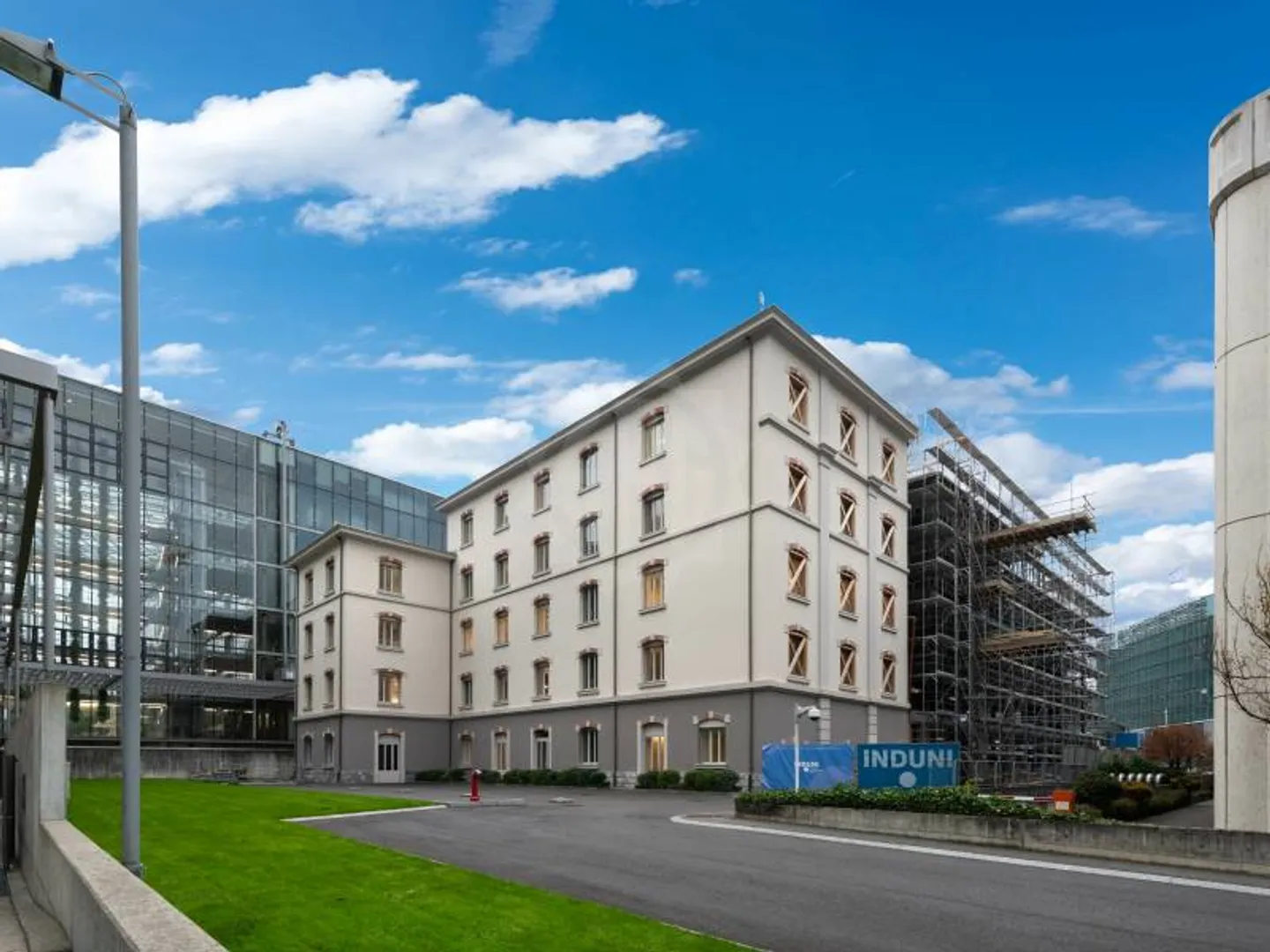 Spazio ufficio ristrutturato a Ginevra - Foto 1 di 9