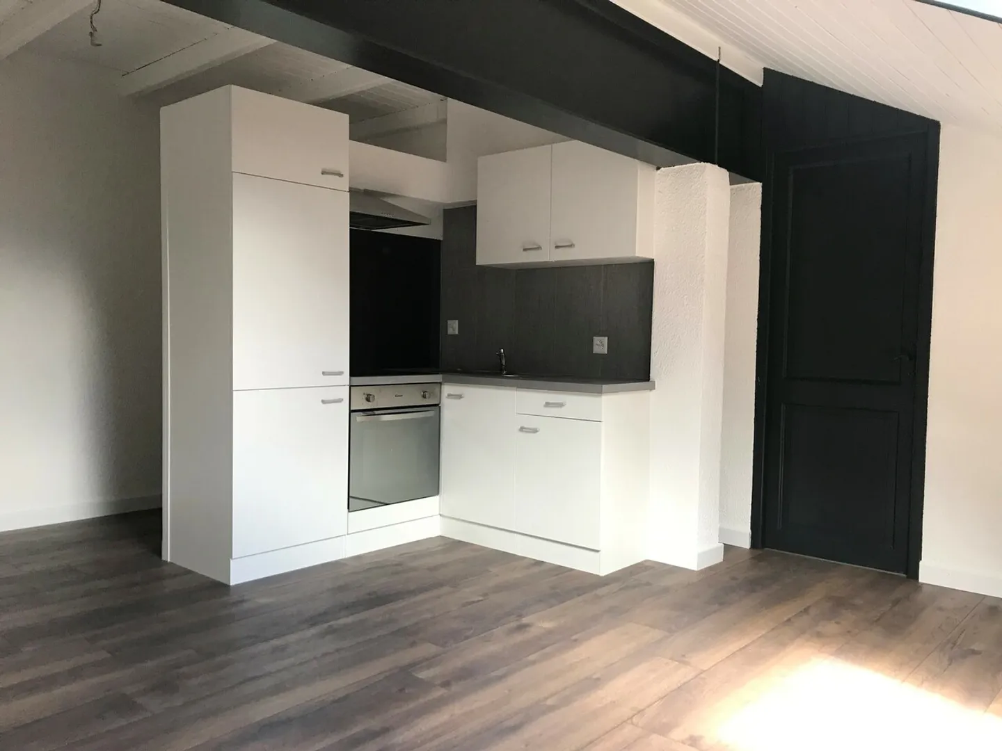 Pretty attic studio - Photo 2 of 3