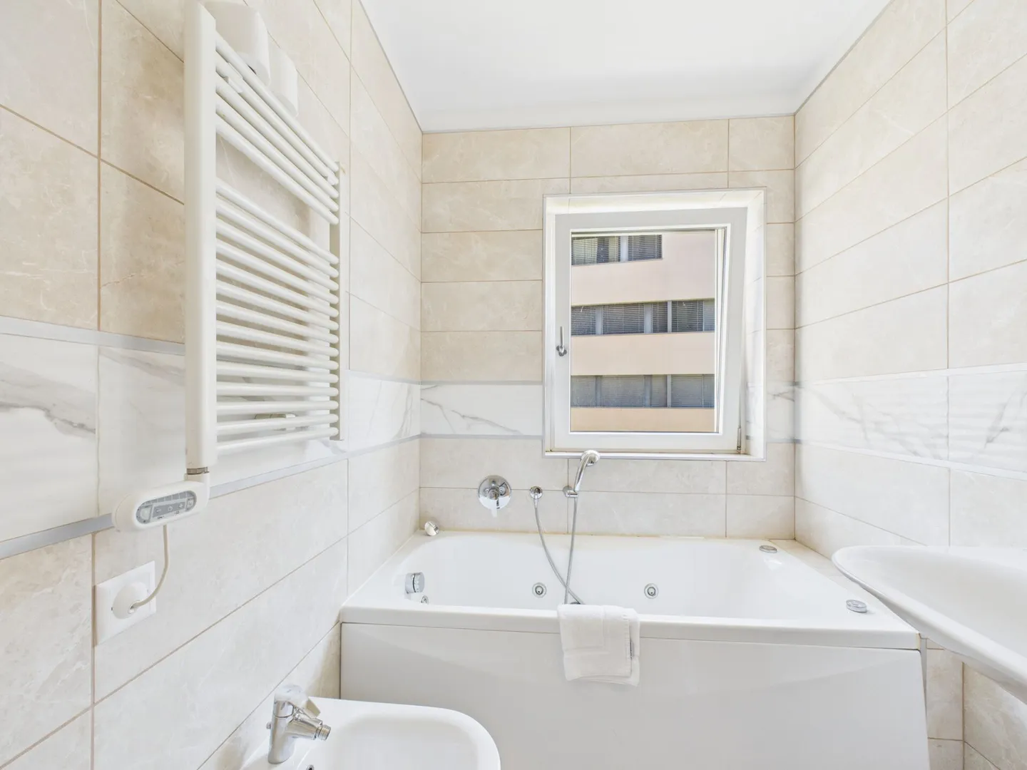 Ottimo investimento affitti brevi - Elegante appartamento 3.5 locali con doppi servizi - Foto 10 di 18