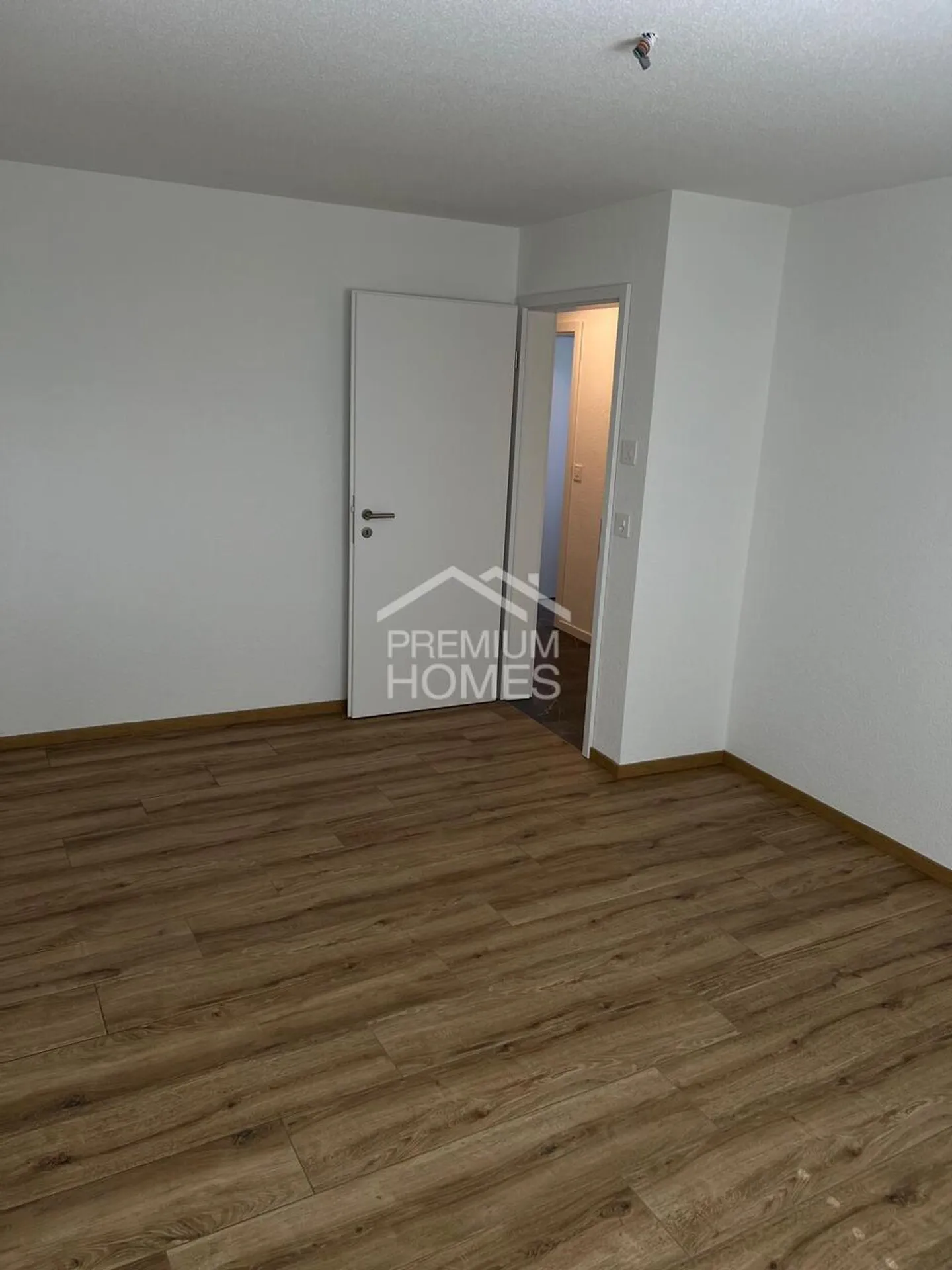 Moderna casa plurifamiliare a Studen - Foto 2 di 10