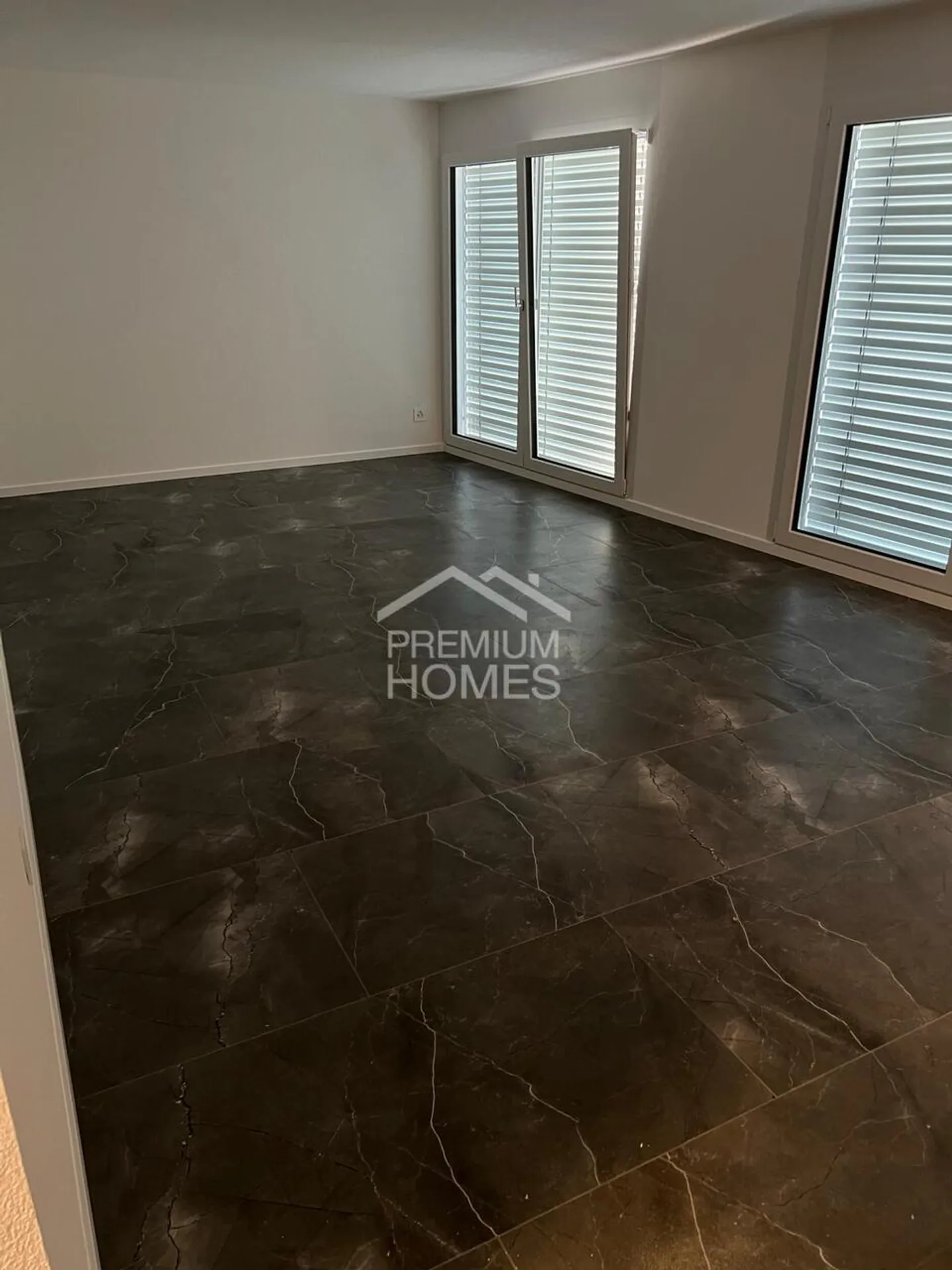 Moderna casa plurifamiliare a Studen - Foto 3 di 10