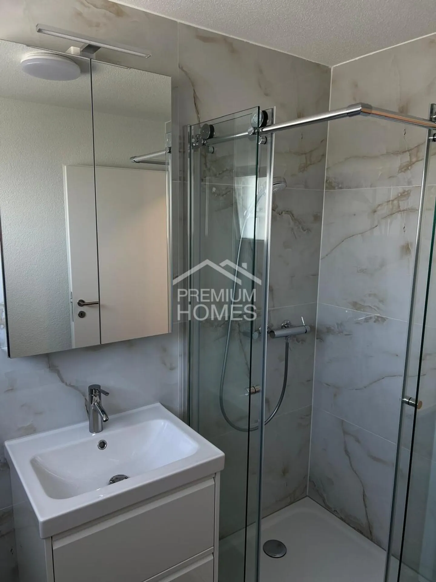 Moderna casa plurifamiliare a Studen - Foto 6 di 10