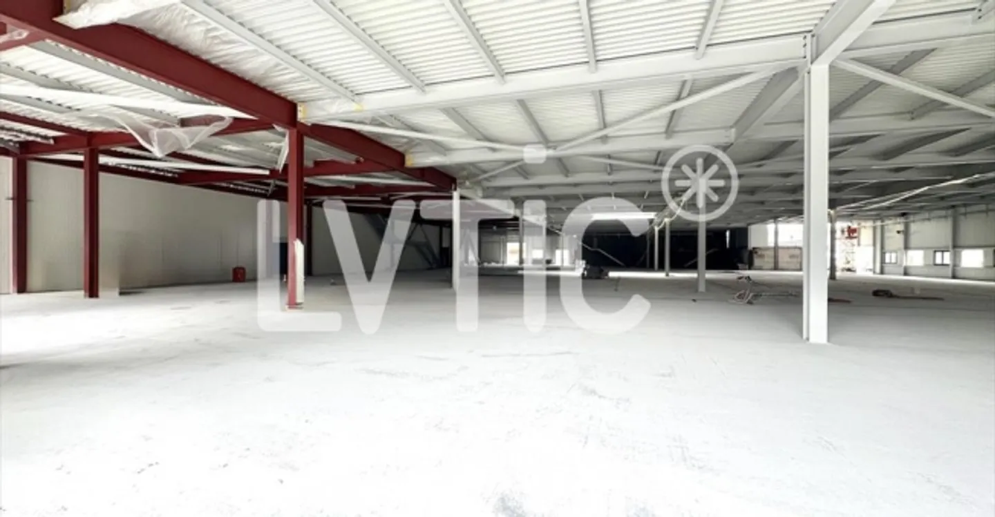 Halle industrielle, entrepôt de 1500 m2 à louer à Vétroz - Photo 1 sur 4