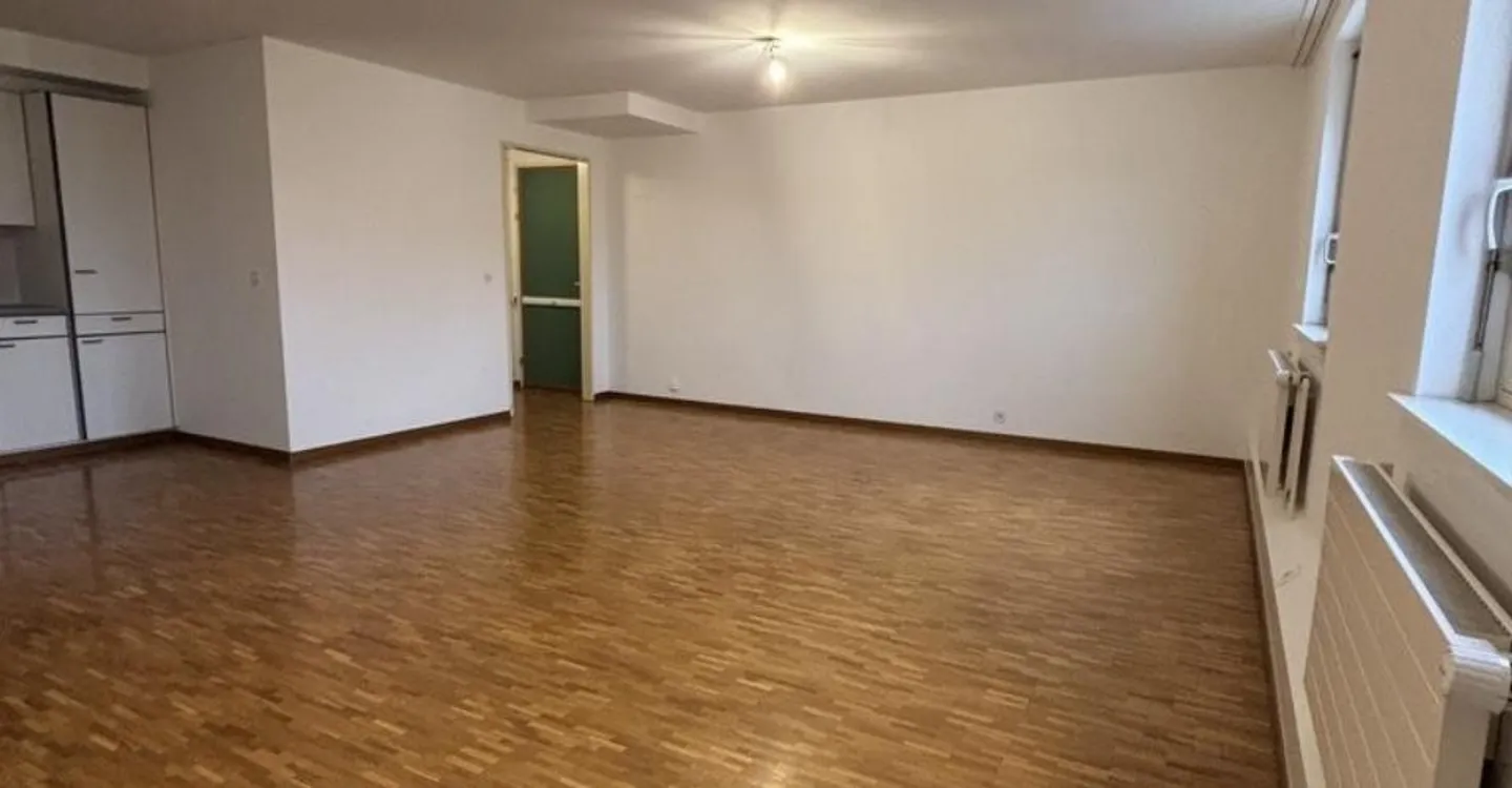 Schöne Wohnung ideal gelegen in der Nähe der Nationen und des Bahnhofs - Foto 2 von 7