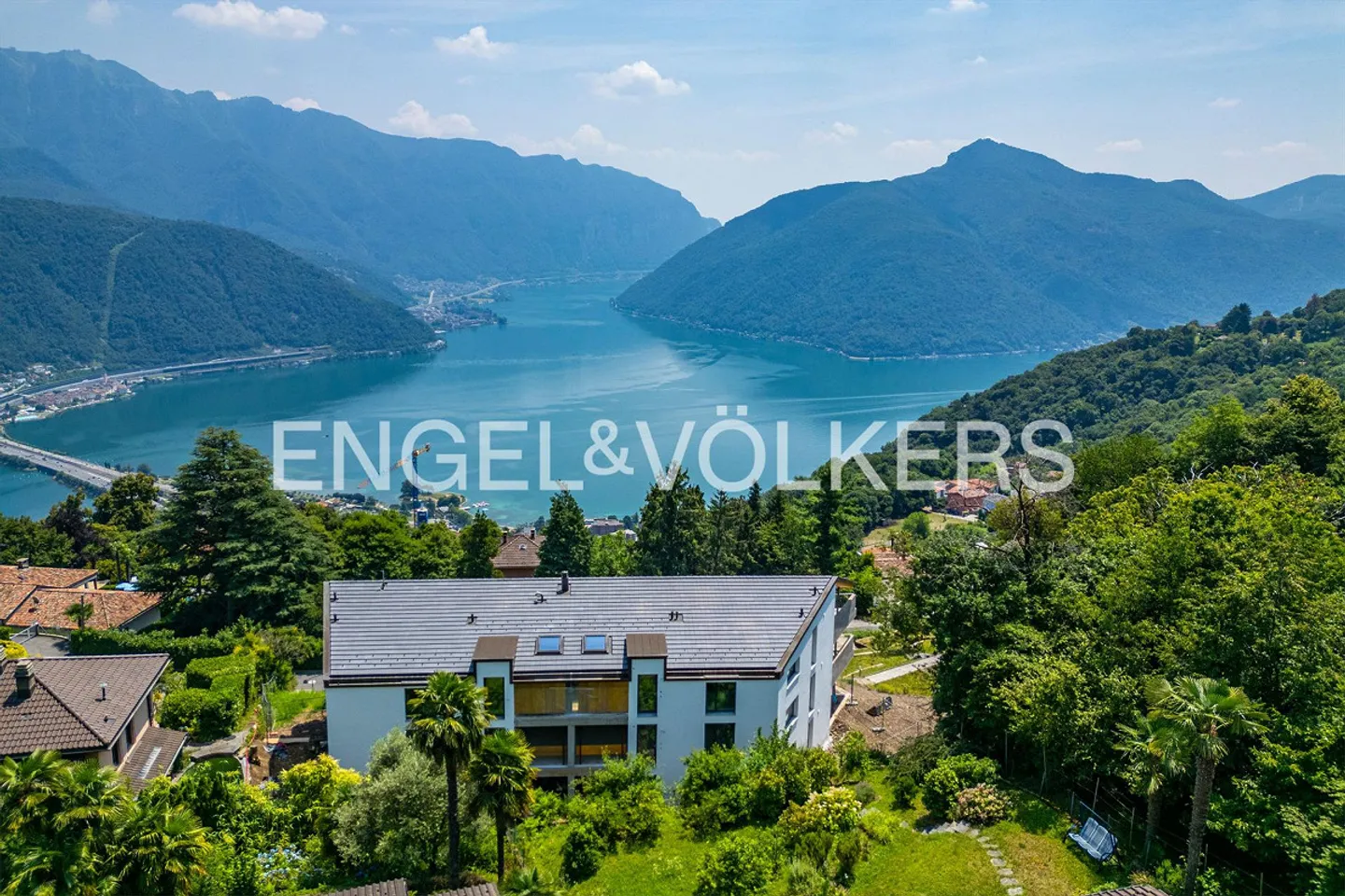 Appartamento moderno con vista incantevole sul lago - Foto 1 di 9