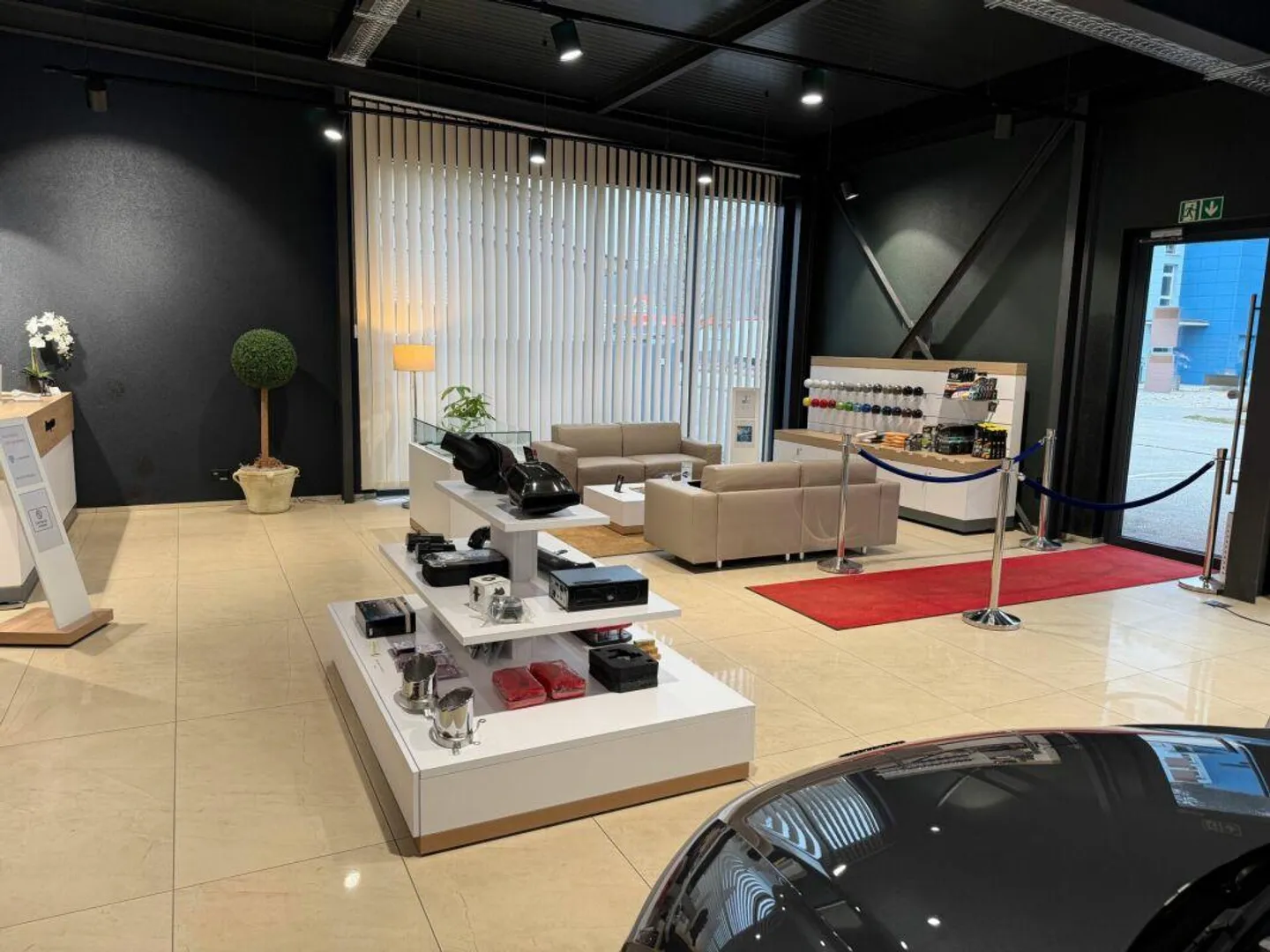 Modern Car Dealership in Prime Location with Approved Business Park Project - Photo 8 of 13