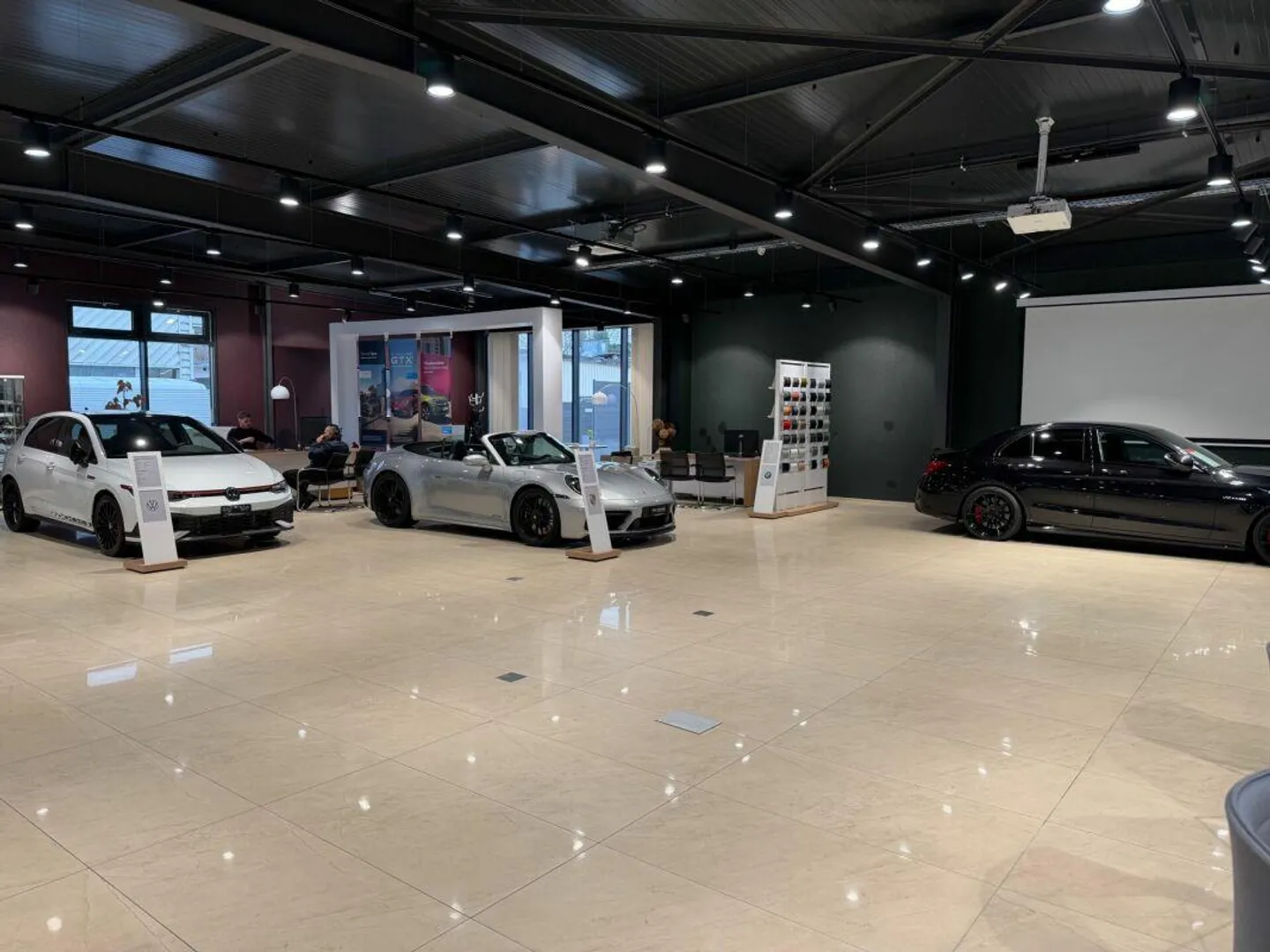 Modern Car Dealership in Prime Location with Approved Business Park Project - Photo 11 of 13