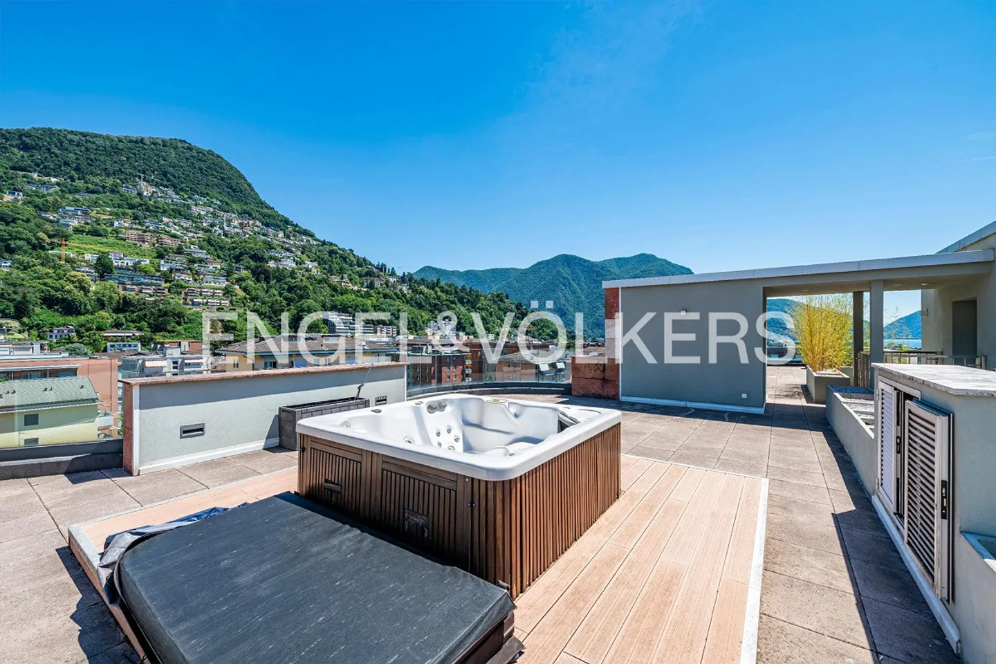 Beautiful Rooftop Terrace with Lake View - Photo 12 of 13