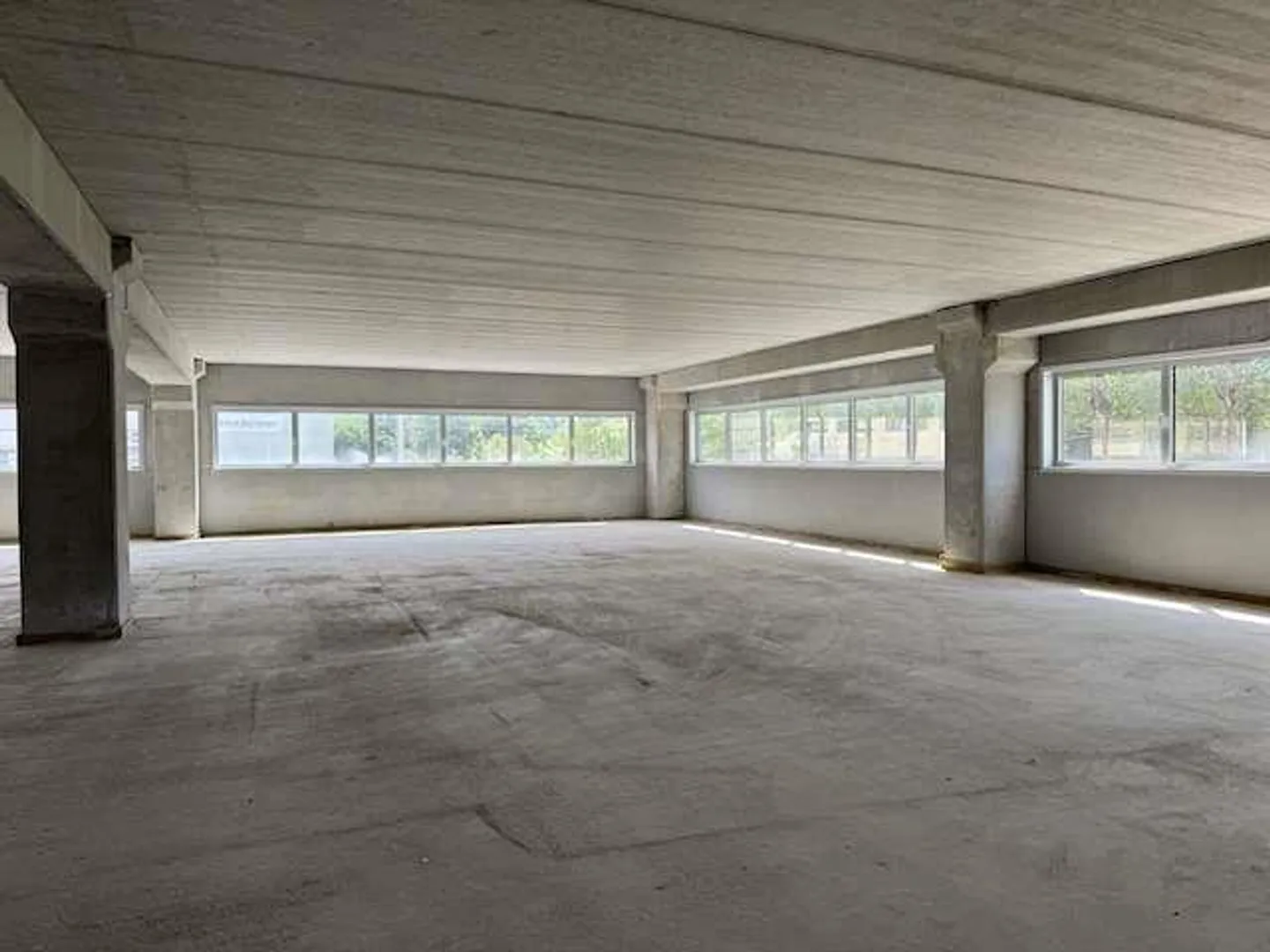 Spazio Commerciale Moderno - Foto 3 di 9