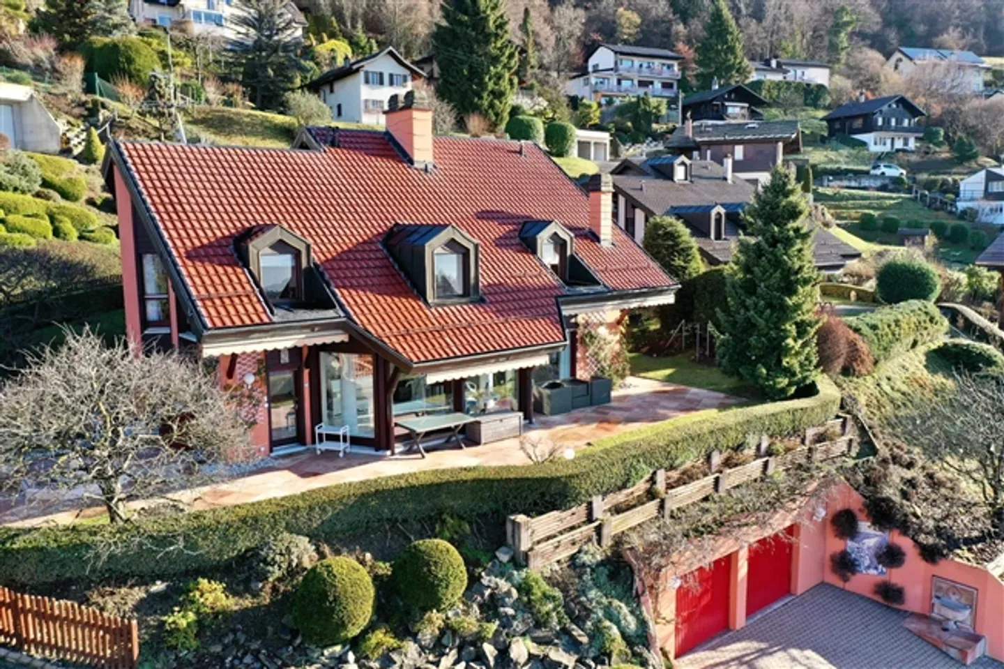 Detached villa with 6.5 rooms and panoramic views of Lake Geneva - Photo 1 of 13