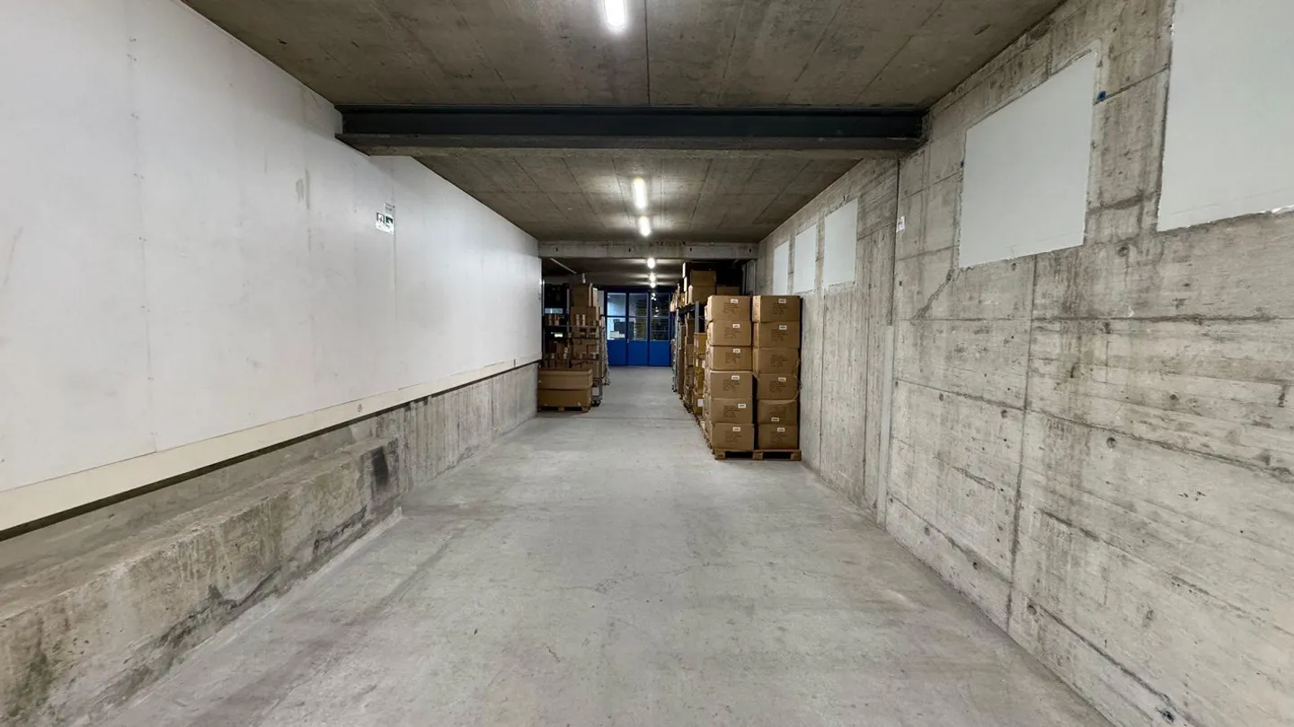 Spazio di stoccaggio pratico nella zona industriale di Burgdorf - Foto 3 di 22