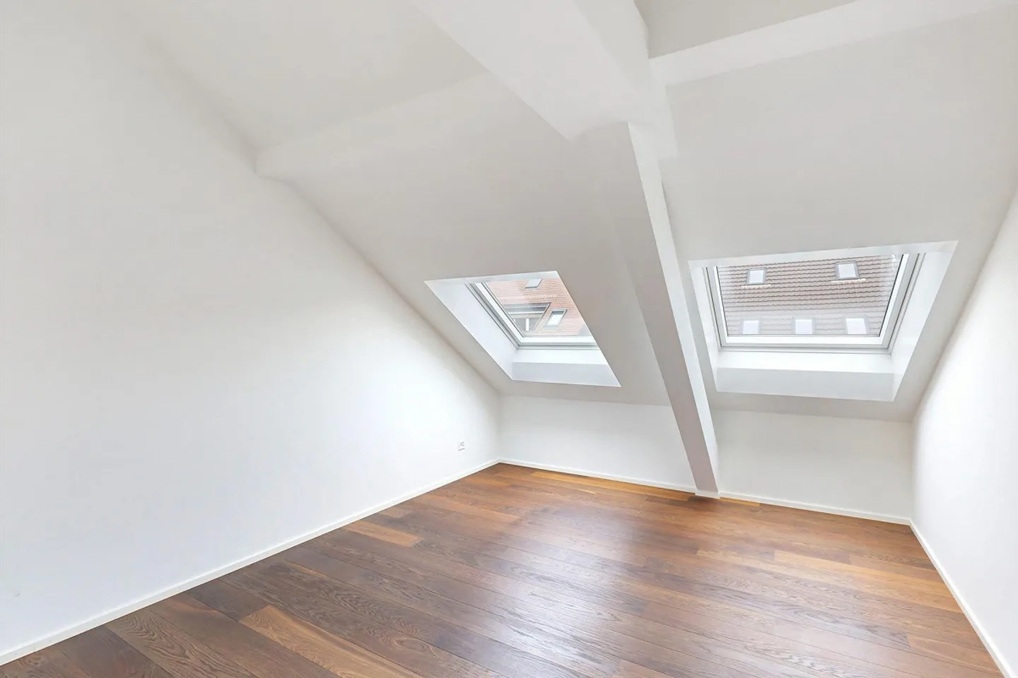 Your Dream Home - Stylish Attic Apartment with Character - Photo 6 of 11
