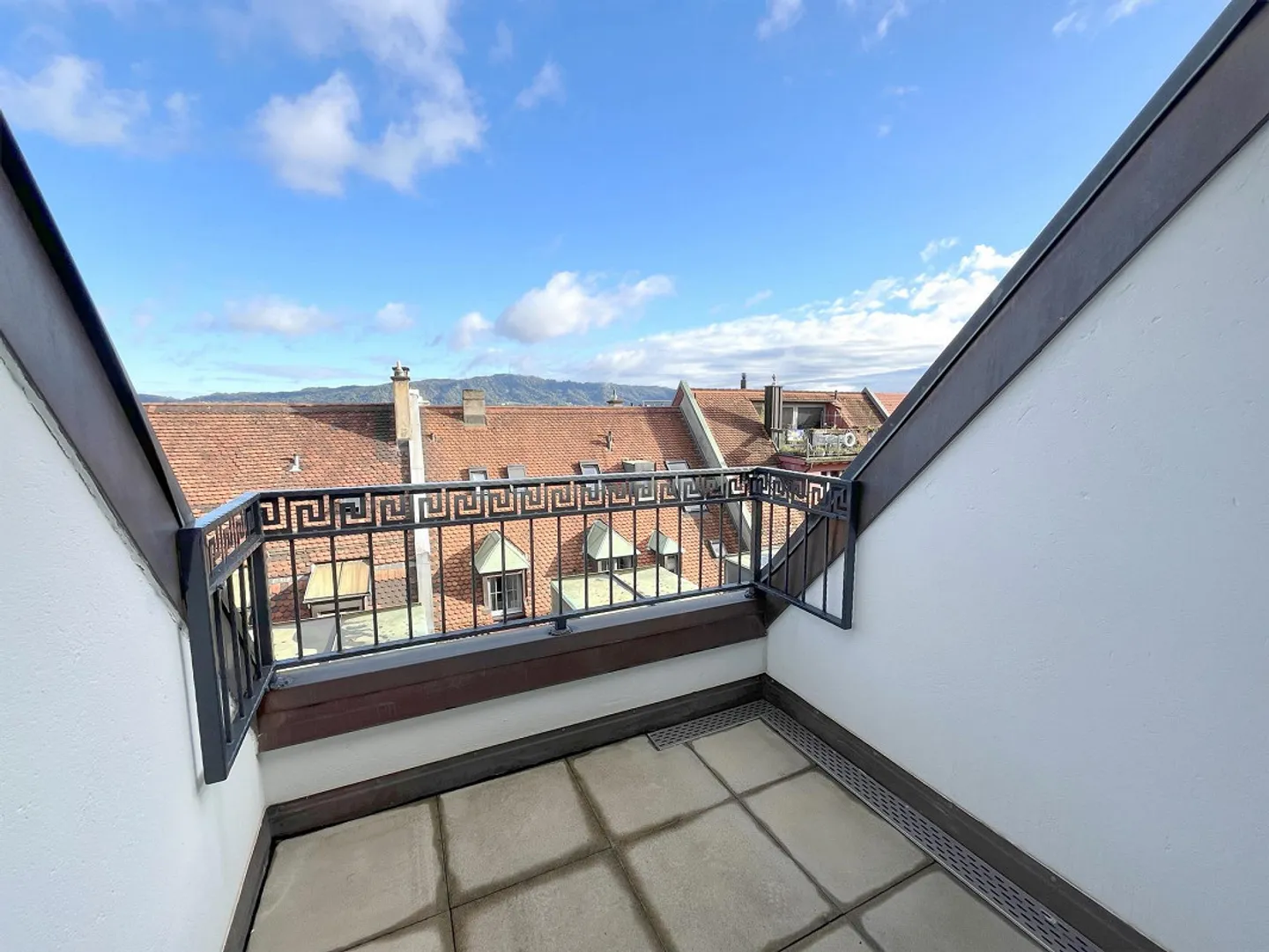 Your Dream Home - Stylish Attic Apartment with Character - Photo 10 of 11