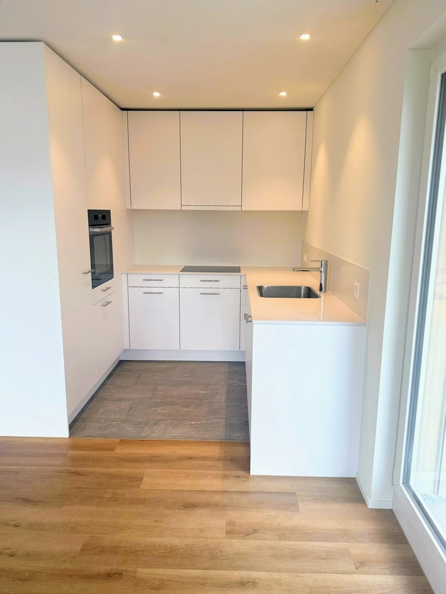 Dream Home in Weggis with a View: 2.5 Room Apartment on the 3rd Floor - Photo 3 of 4