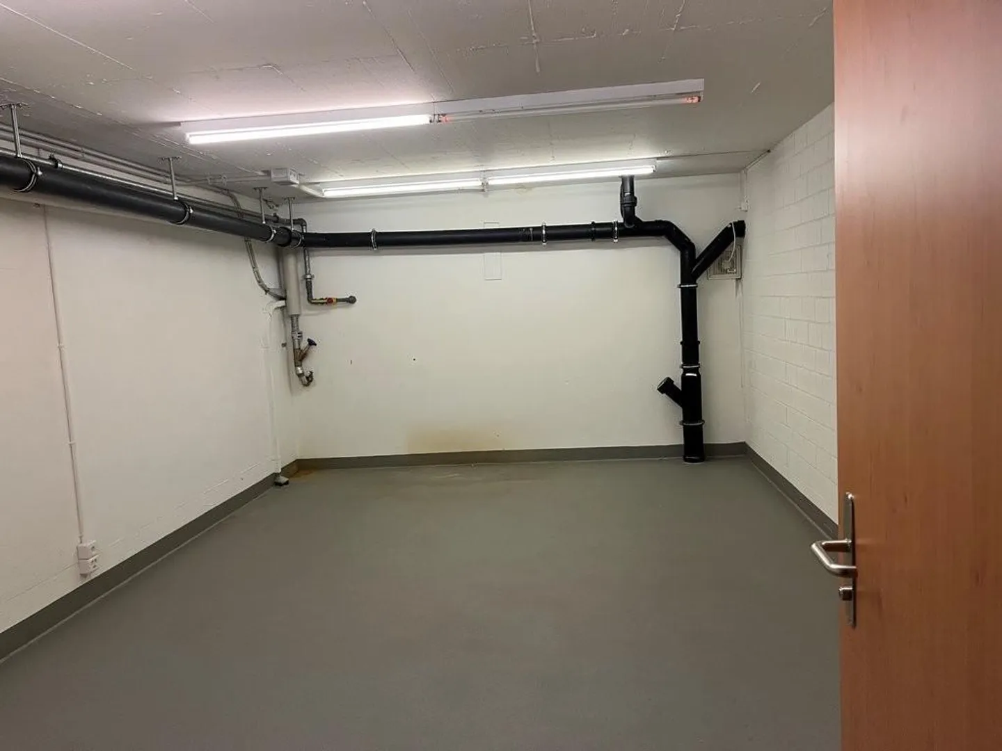 Salle de bricolage à Bâle-Ville - Photo 2 sur 2