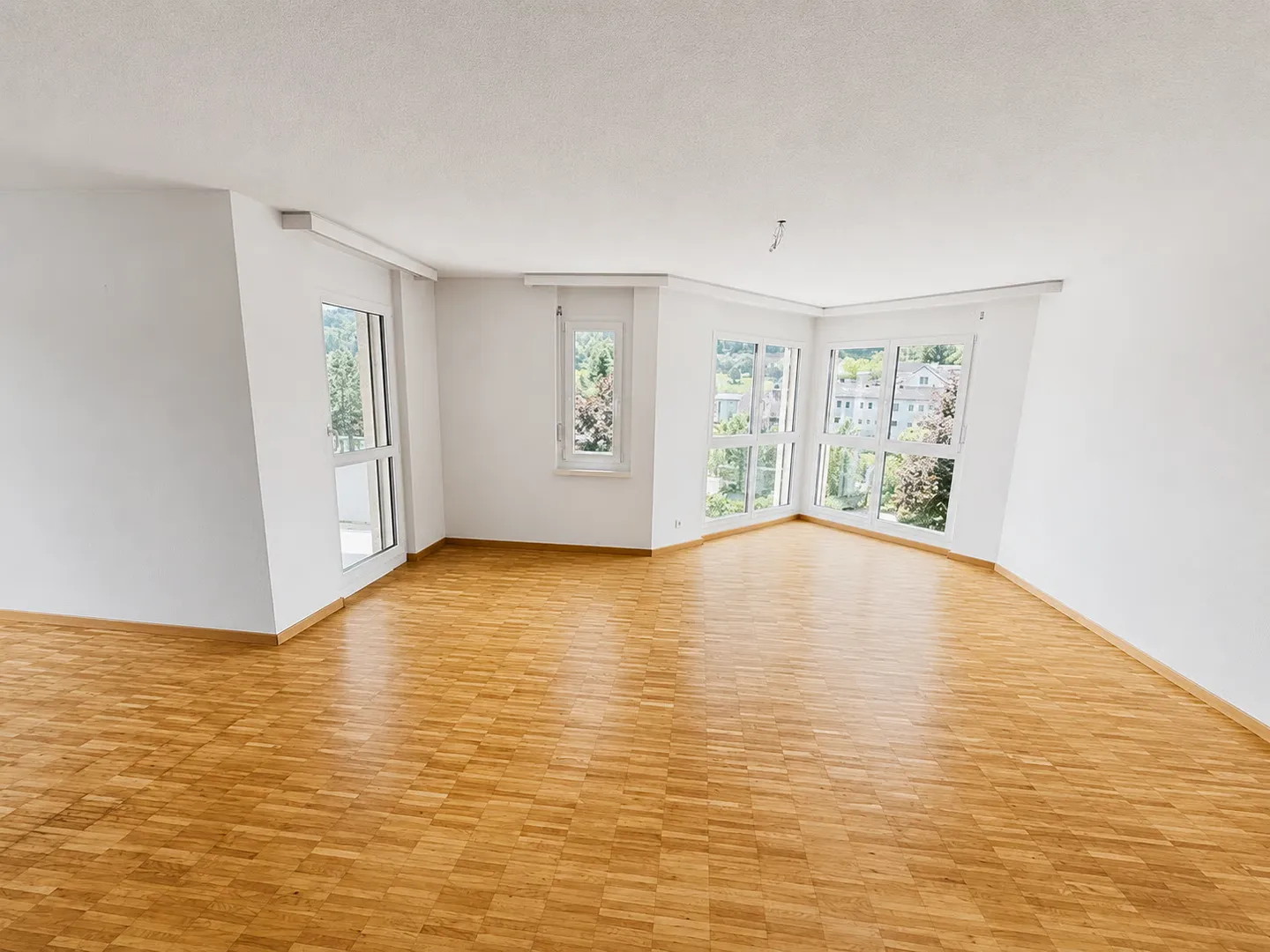 Geräumige 5.5-Zimmer-Wohnung mit Balkon - Foto 2 von 10