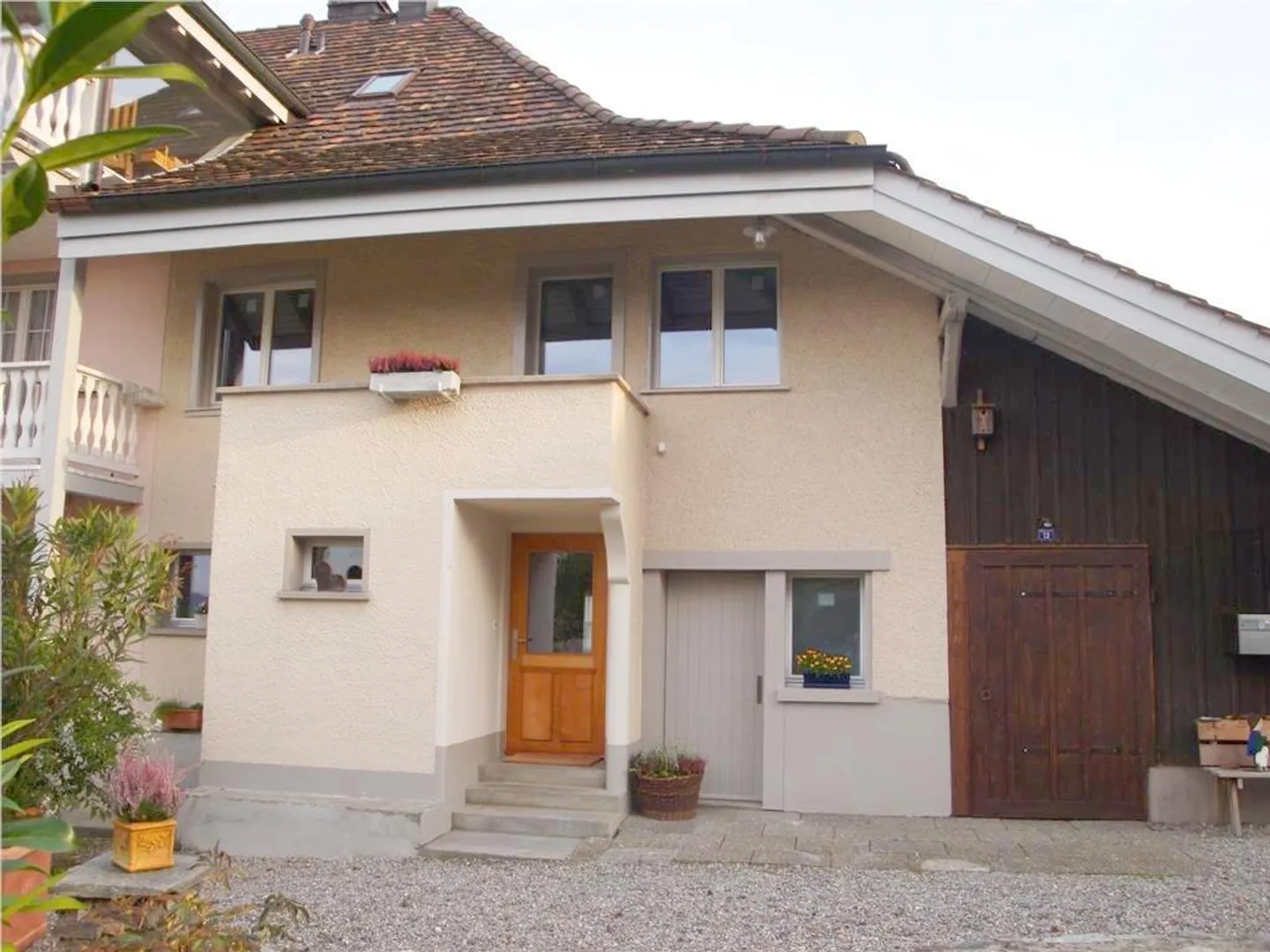 Charmantes Familienhaus mit Garten - Foto 2 von 10