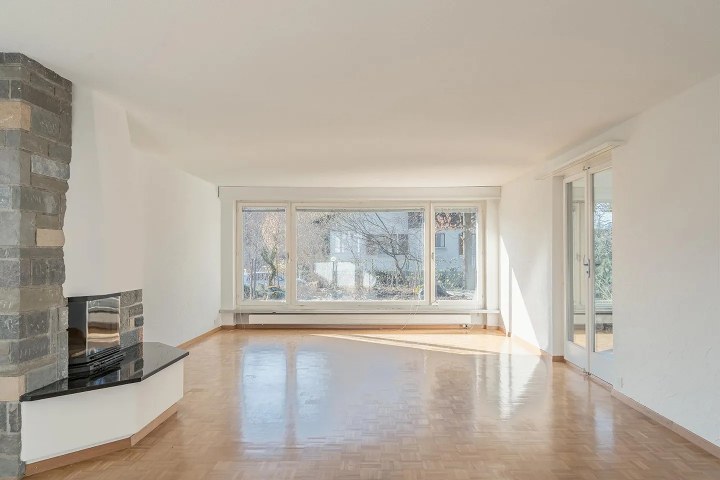 Charming Family Home with Garden - Photo 5 of 11