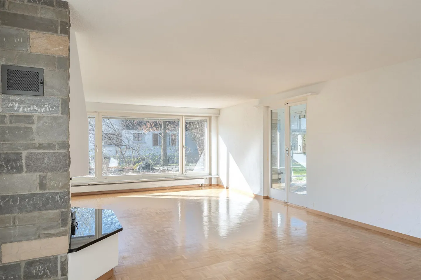 Charming Family Home with Garden - Photo 6 of 11