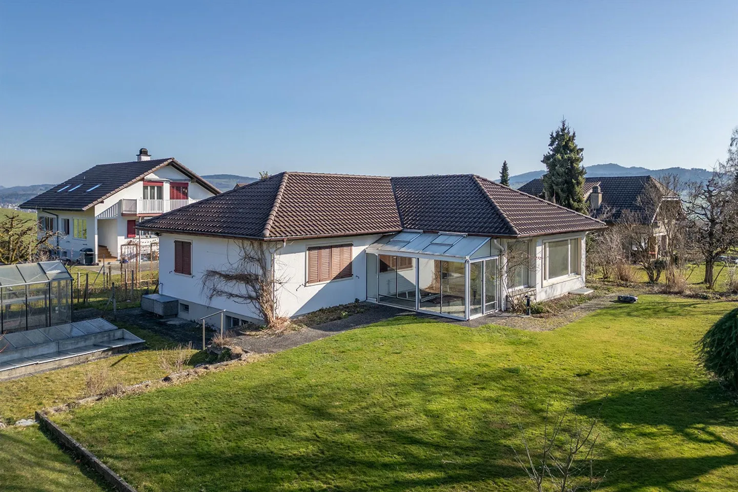 Charming Family Home with Garden - Photo 2 of 11