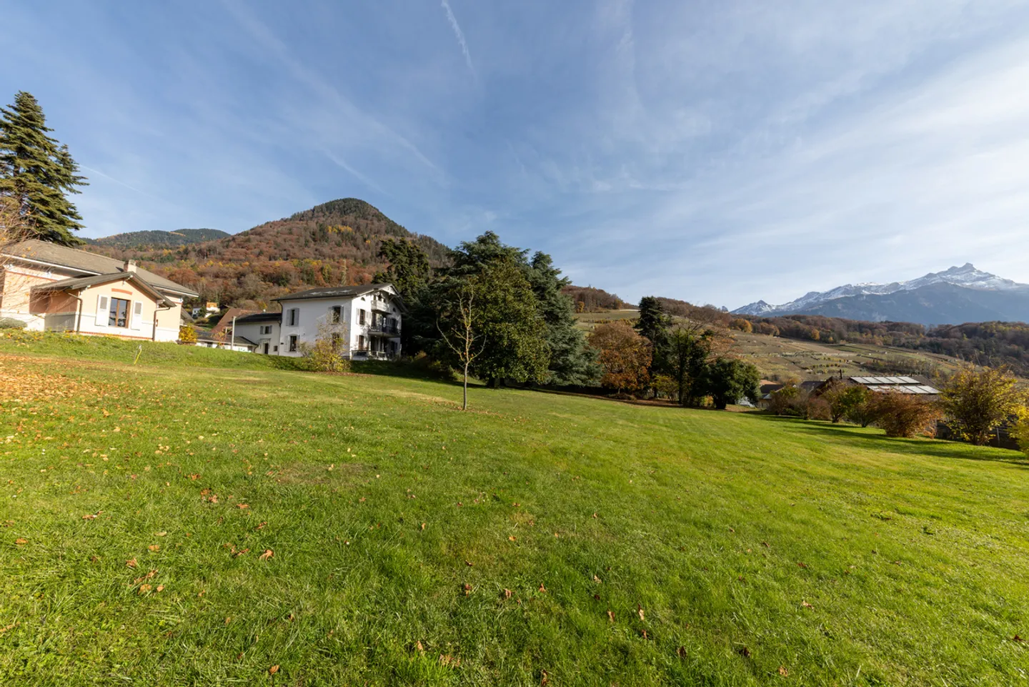 BUILDING PLOT ~2'083m2 = ~CHF 336.-/m2 / PERMIT IN FORCE FOR 2 VILLAS - Photo 4 of 8