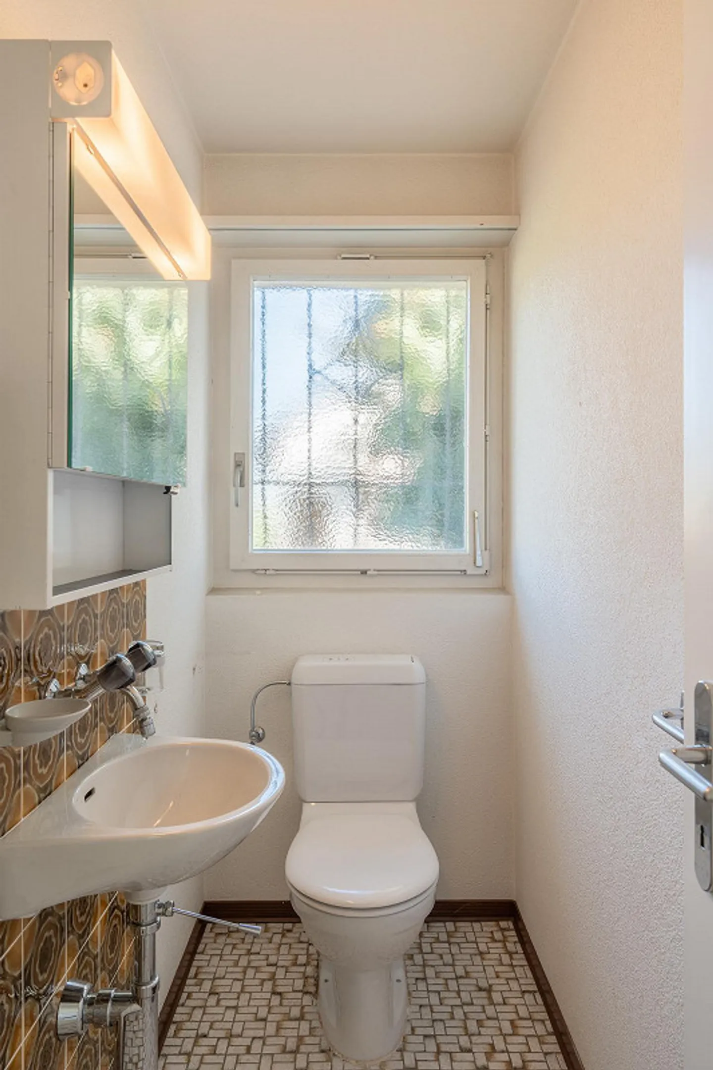 Charming Family Home with Garden - Photo 10 of 11