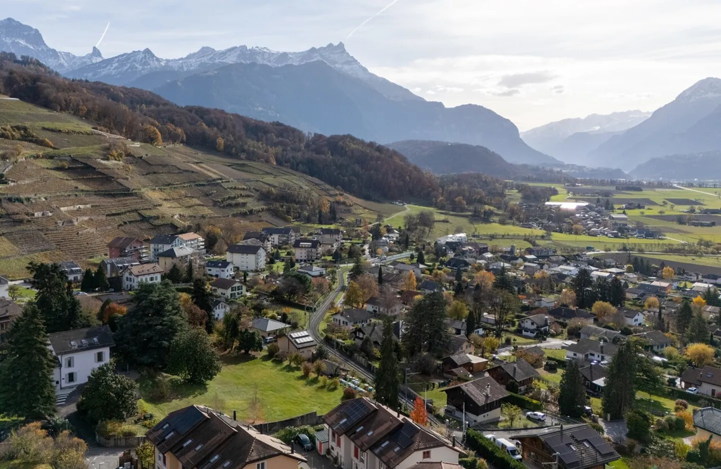 BUILDING PLOT ~2'083m2 = ~CHF 336.-/m2 / PERMIT IN FORCE FOR 2 VILLAS - Photo 5 of 8