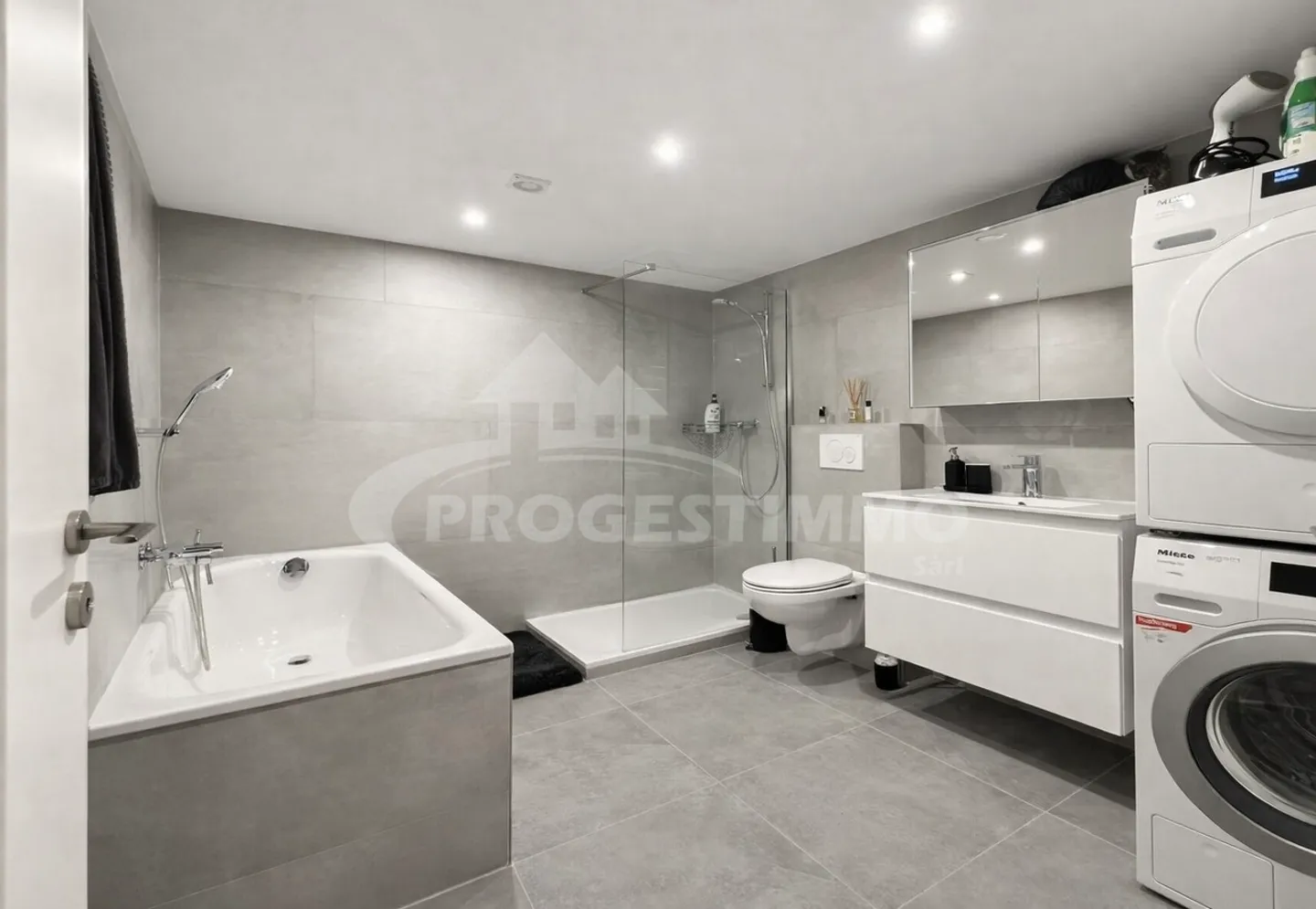 RENOVATED FAMILY HOUSE WITH GREAT EXPANSION POTENTIAL - Photo 8 of 13