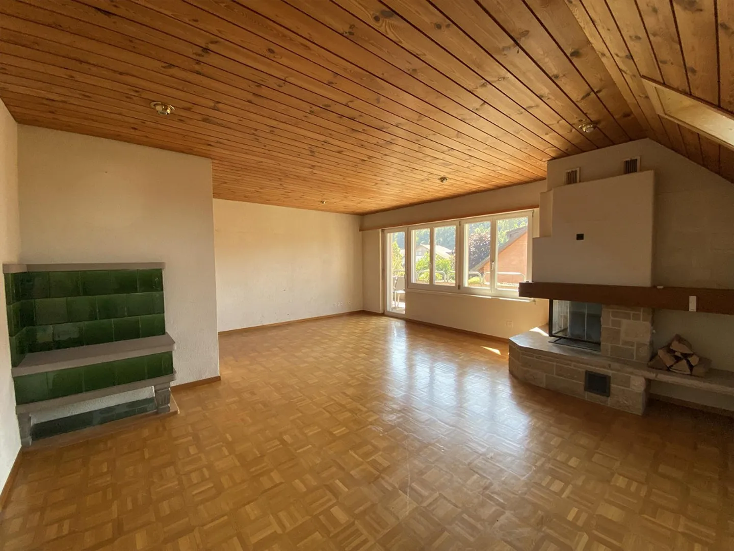 Charmante Dachwohnung in Neftenbach - Foto 3 von 15