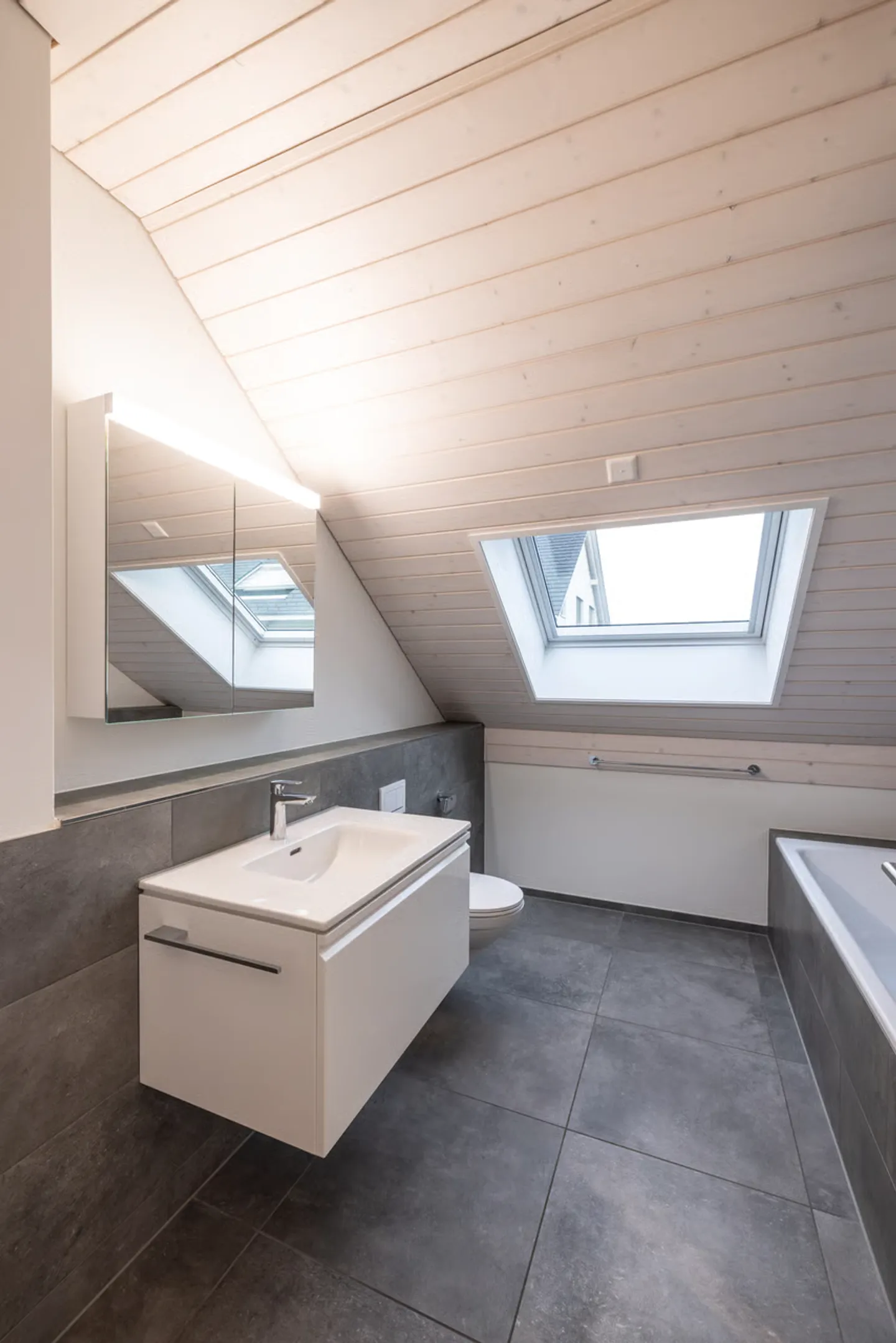 4.5-room penthouse apartment in a quiet location - Photo 10 of 13