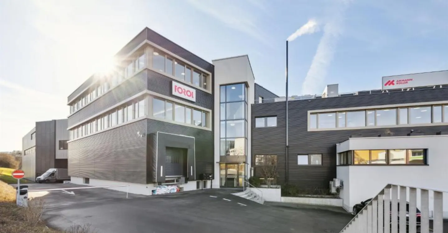 Espace commercial spacieux - Photo 1 sur 7