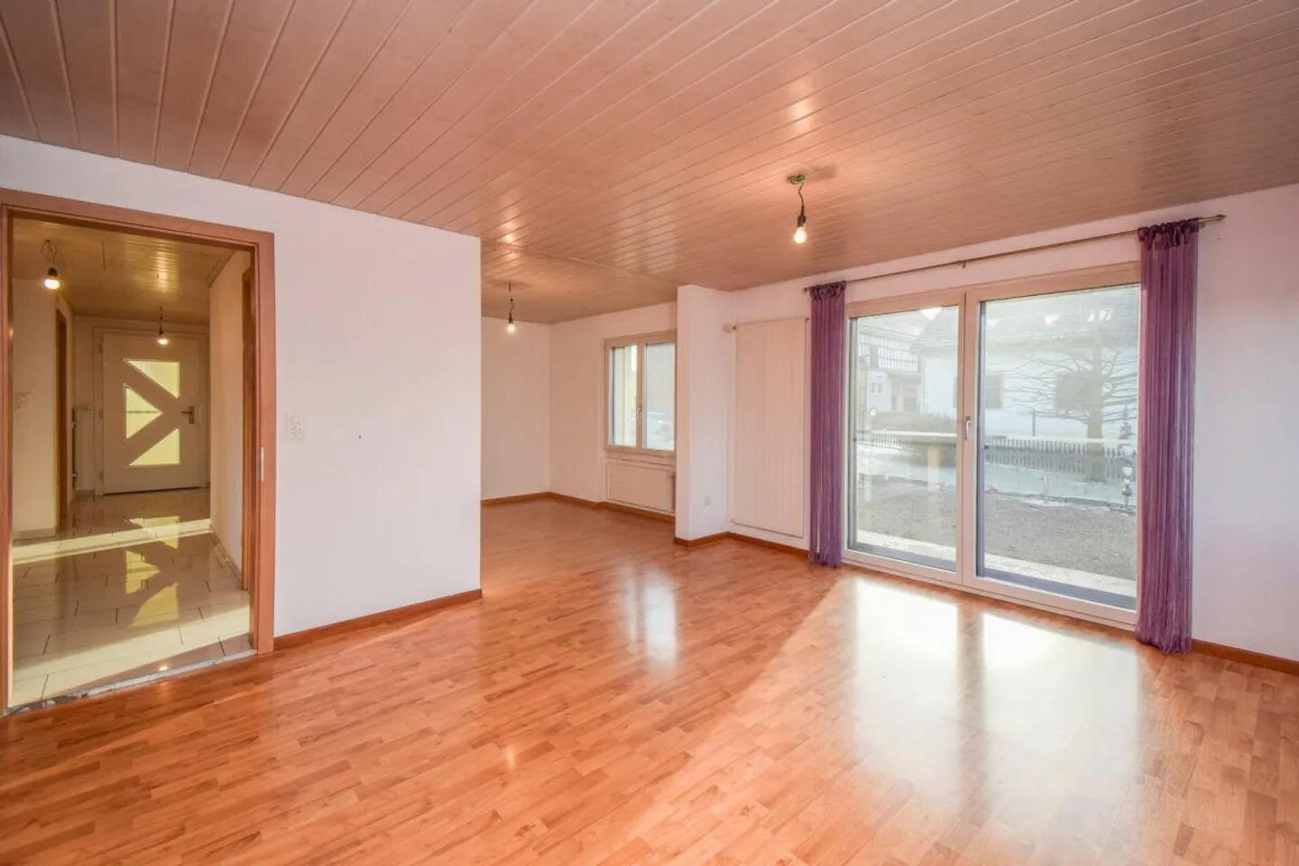 Charming 3.5-room single-family house with generous surroundings in Götighofen - Photo 3 of 16