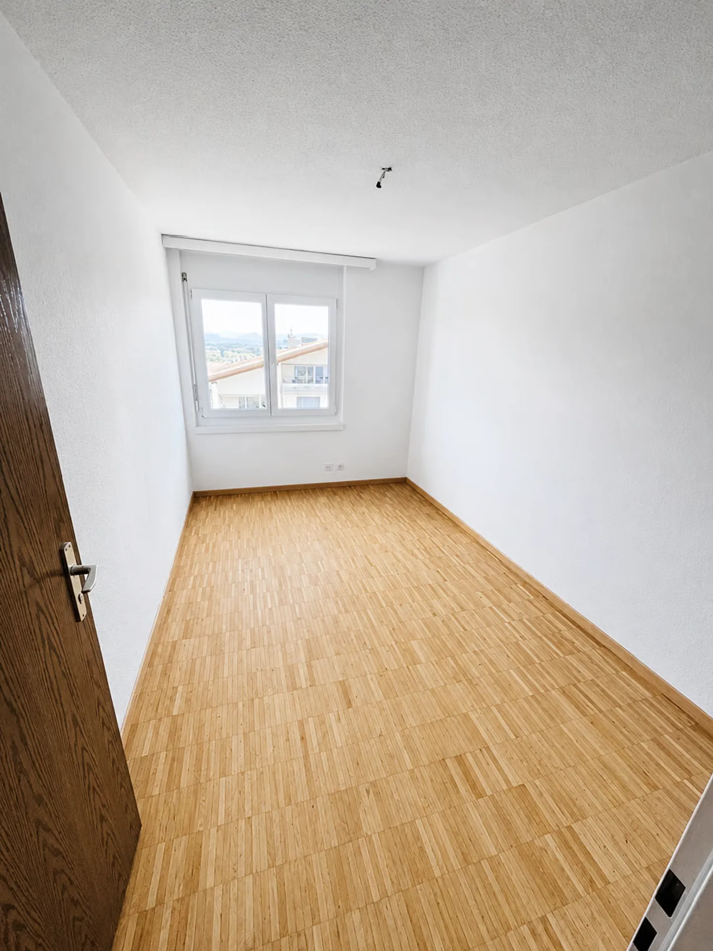 Geräumige 5.5-Zimmer-Wohnung mit Balkon - Foto 4 von 10
