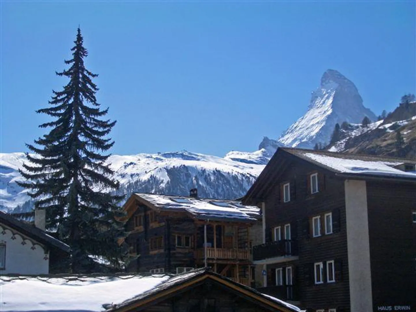 Appartement sous les combles dans une maison valaisanne typique au cœur de Zermatt - Photo 1 sur 9