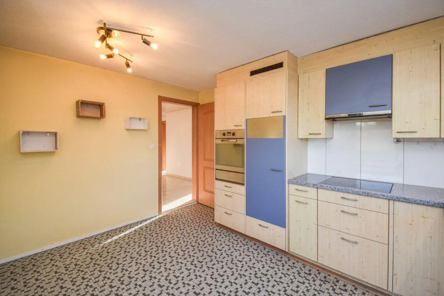 Charming 3.5-room single-family house with generous surroundings in Götighofen - Photo 8 of 16