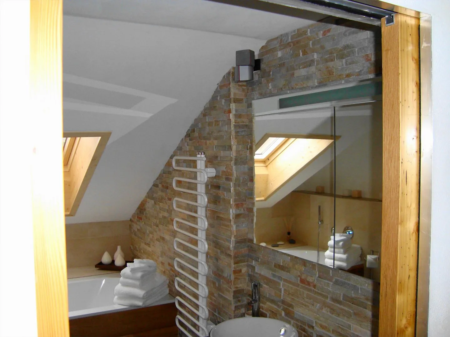 Appartement sous les combles dans une maison valaisanne typique au cœur de Zermatt - Photo 6 sur 9