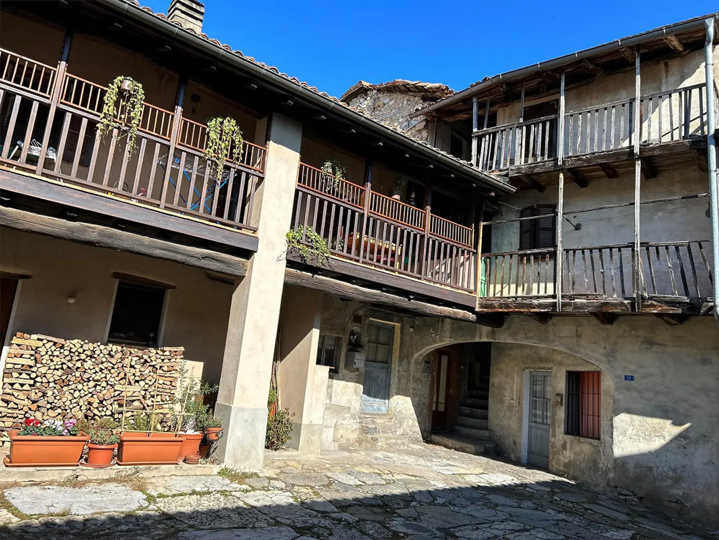 Casa da ristrutturare - Foto 2 di 7