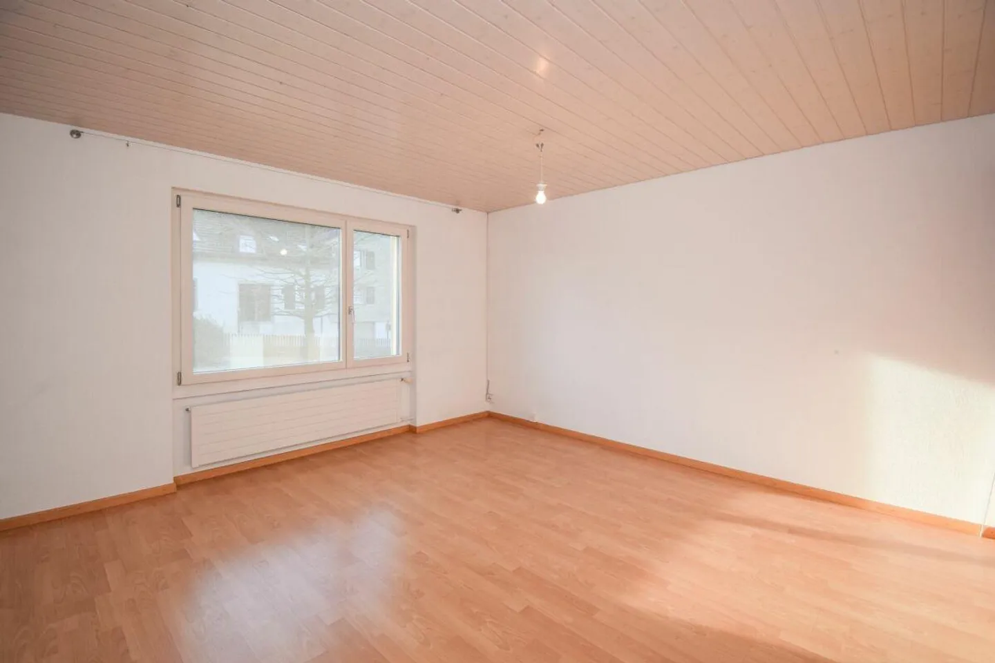 Charming 3.5-room single-family house with generous surroundings in Götighofen - Photo 10 of 16