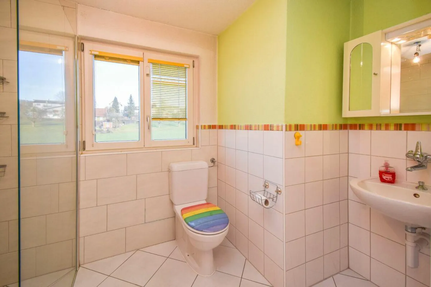 Charming 3.5-room single-family house with generous surroundings in Götighofen - Photo 11 of 16