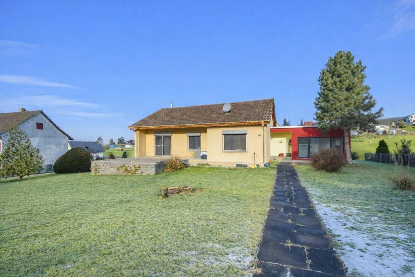 Charming 3.5-room single-family house with generous surroundings in Götighofen - Photo 13 of 16