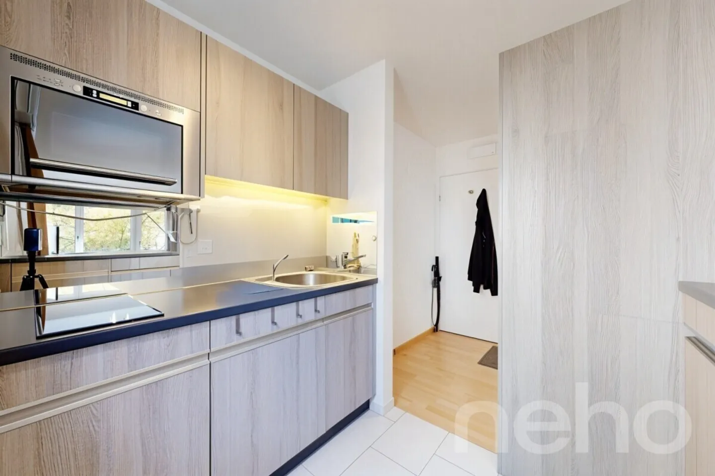 Renovated studio in Zurich's Friesenberg district - Photo 2 of 7