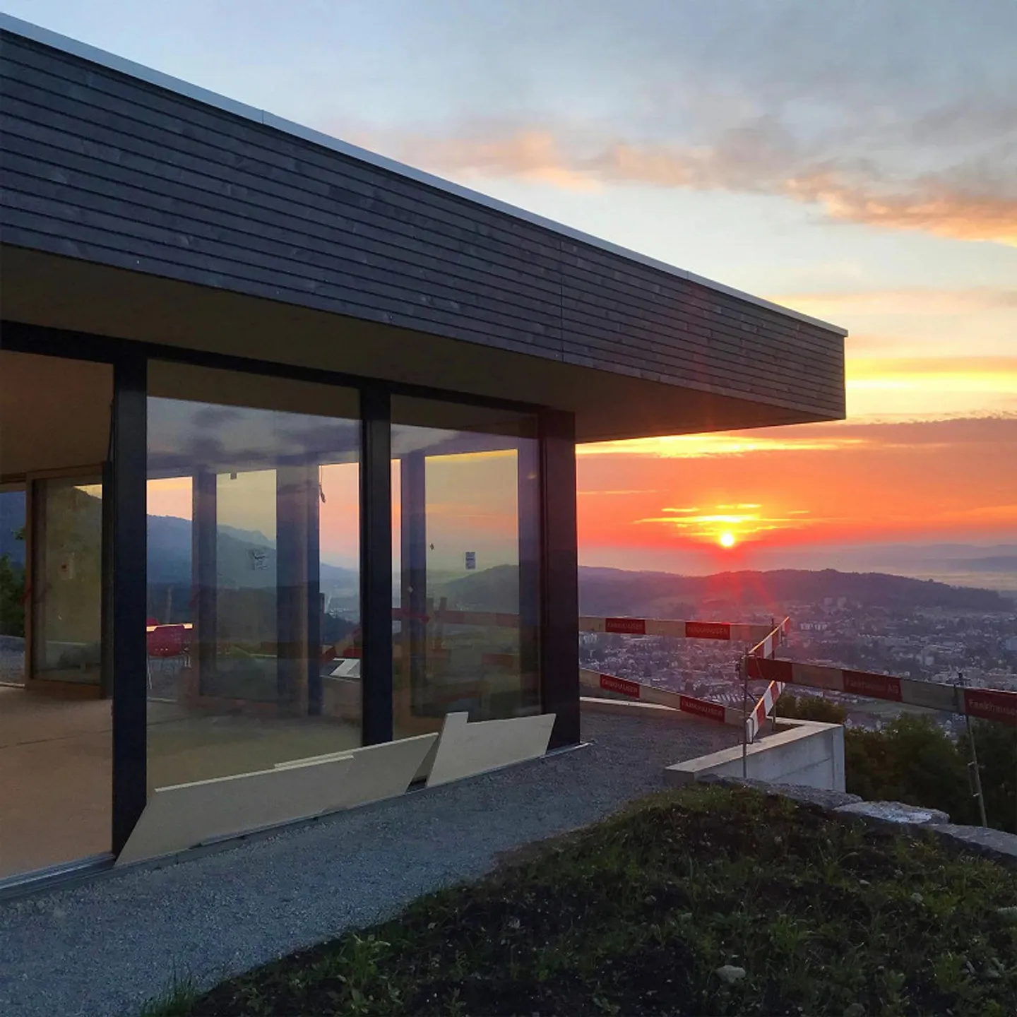 Moderna casa unifamiliare di 4,5 stanze con vista panoramica a Evilard - Foto 1 di 10