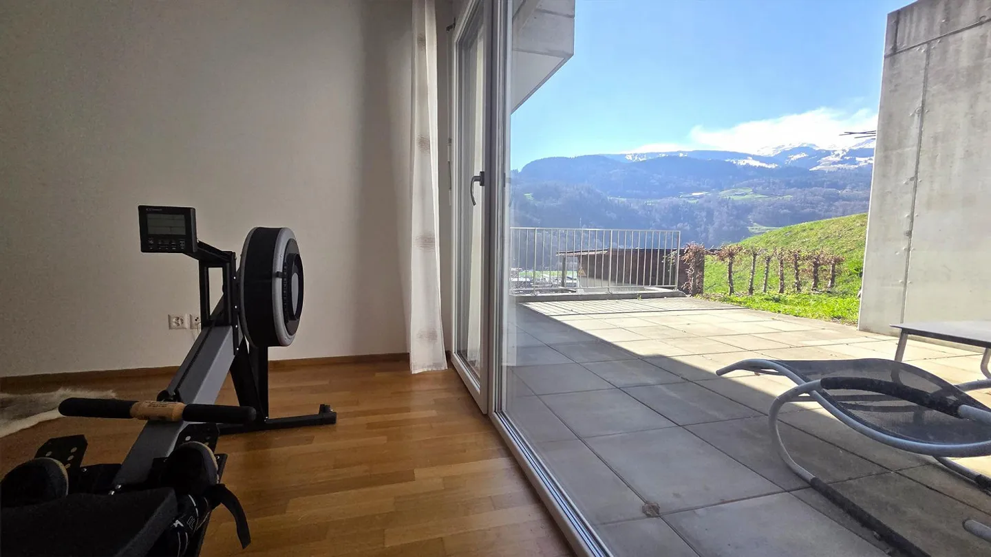 Appartement en terrasse de 5 ½ pièces, presque neuf, avec la plus belle vue sur la vallée du côté ensoleillé - Photo 9 sur 17
