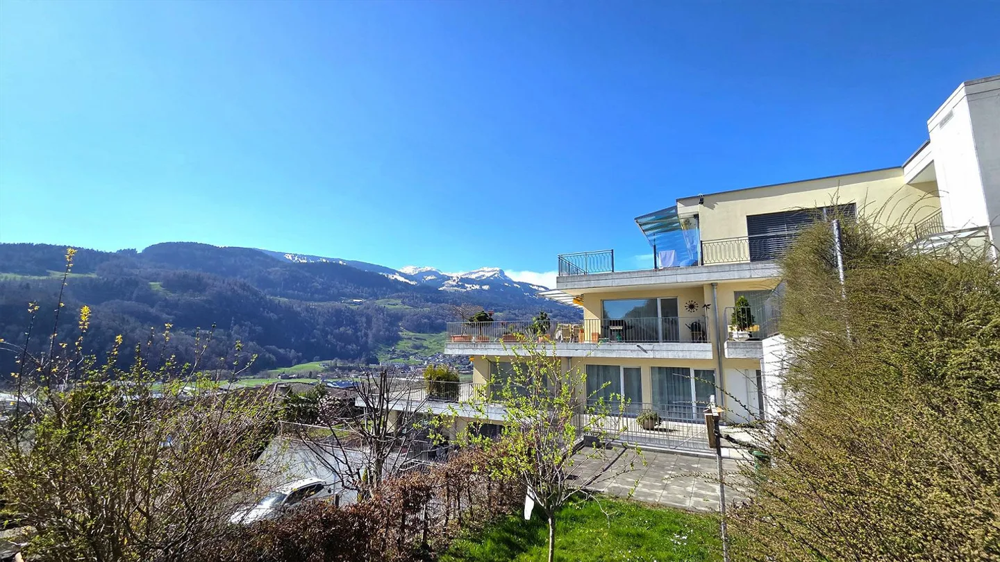 Appartement en terrasse de 5 ½ pièces, presque neuf, avec la plus belle vue sur la vallée du côté ensoleillé - Photo 12 sur 17